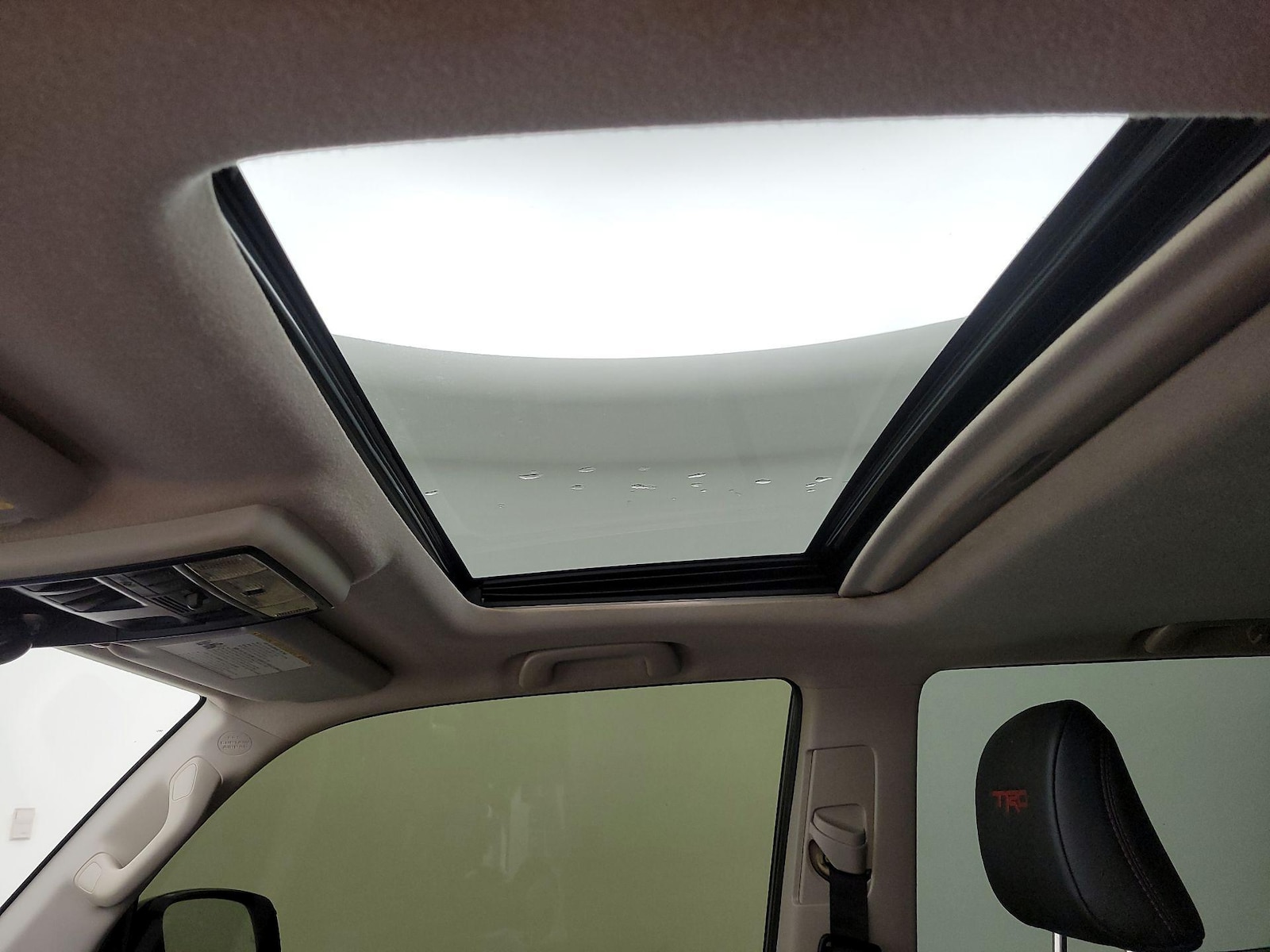 Sunroof(s) & Overhead Airbags