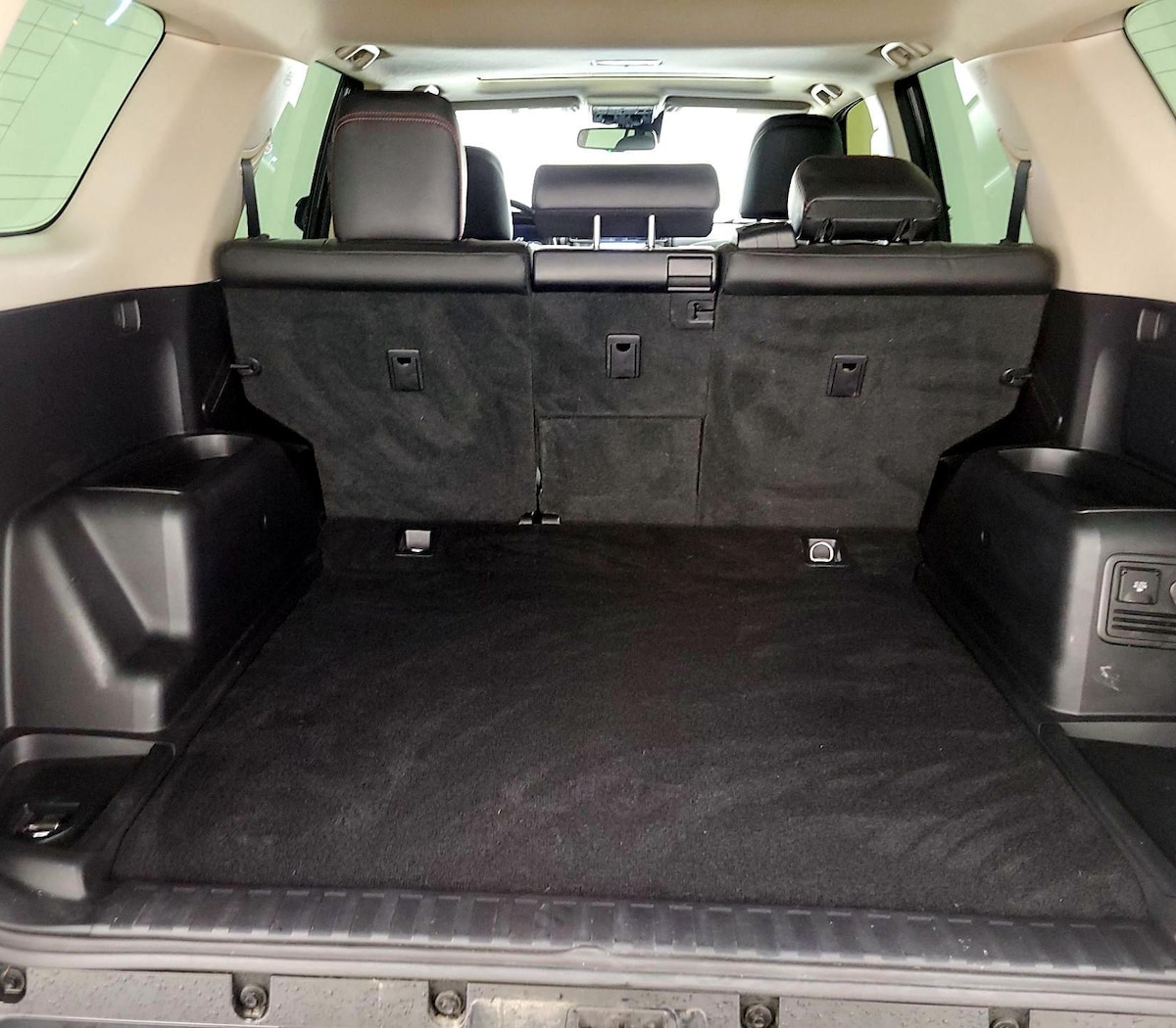 Trunk/Cargo (Seats Up)