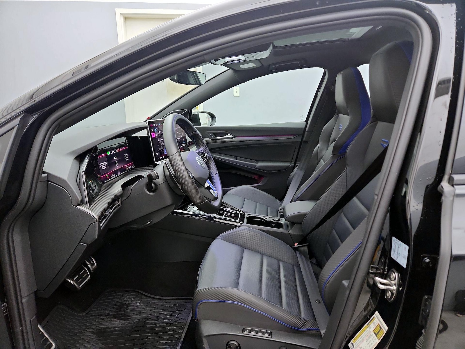 2025 Volkswagen Golf R R - Photo 12