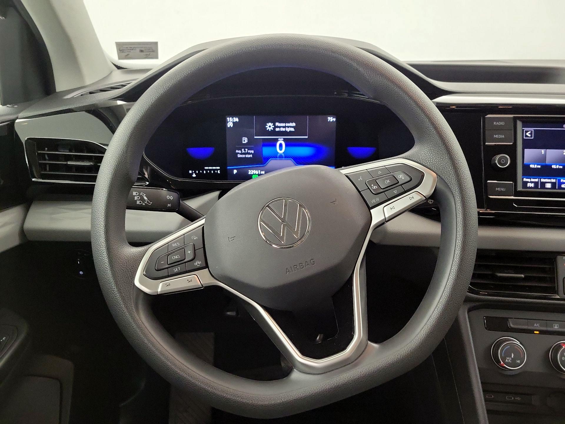 Thumbnail: 2022 Volkswagen Taos - 10