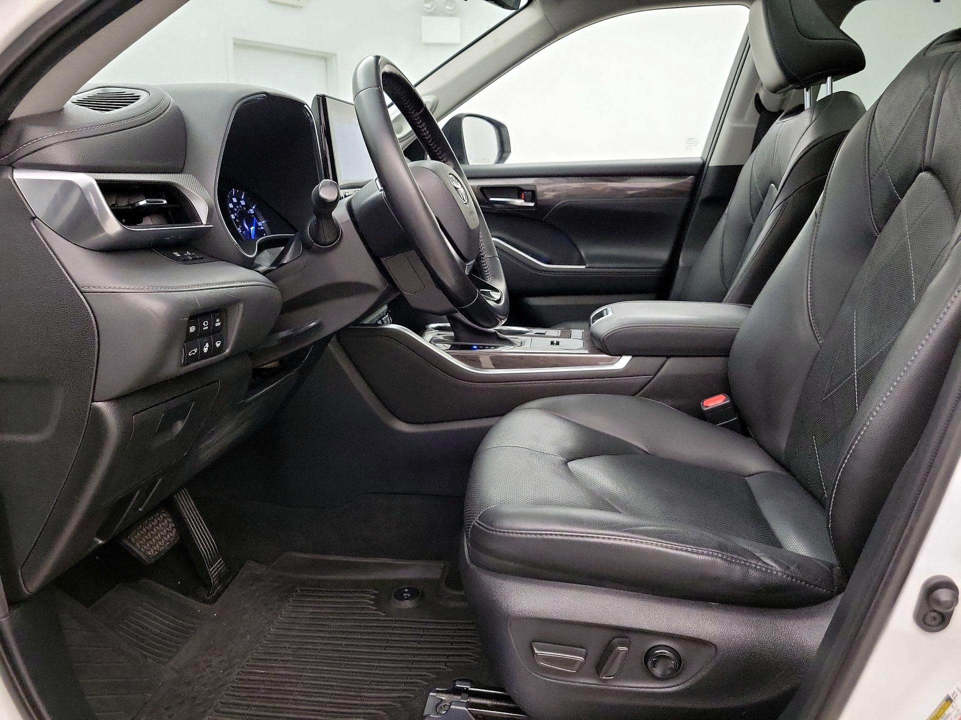 Thumbnail: 2020 Toyota Highlander - 11