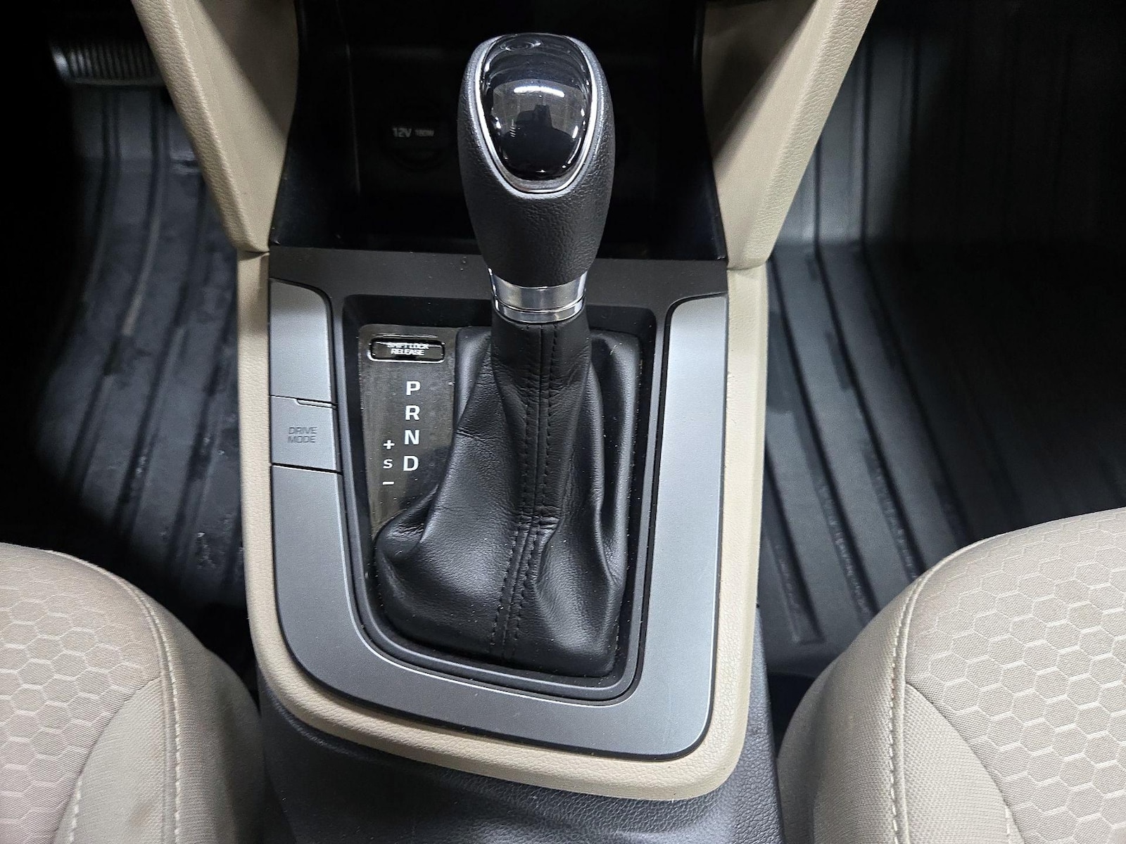 2020 Hyundai Elantra SE - Photo 18