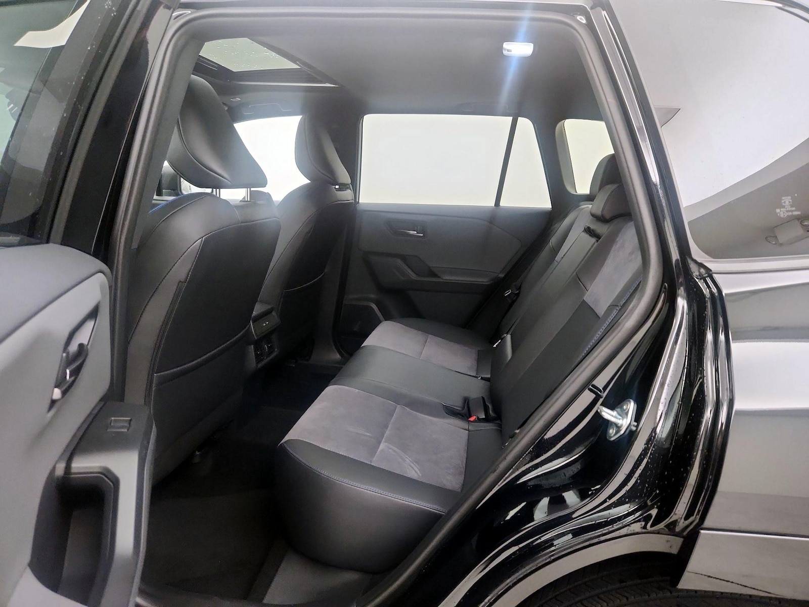 2026 Toyota RAV4 Plug-in Hybrid XSE - Photo 21