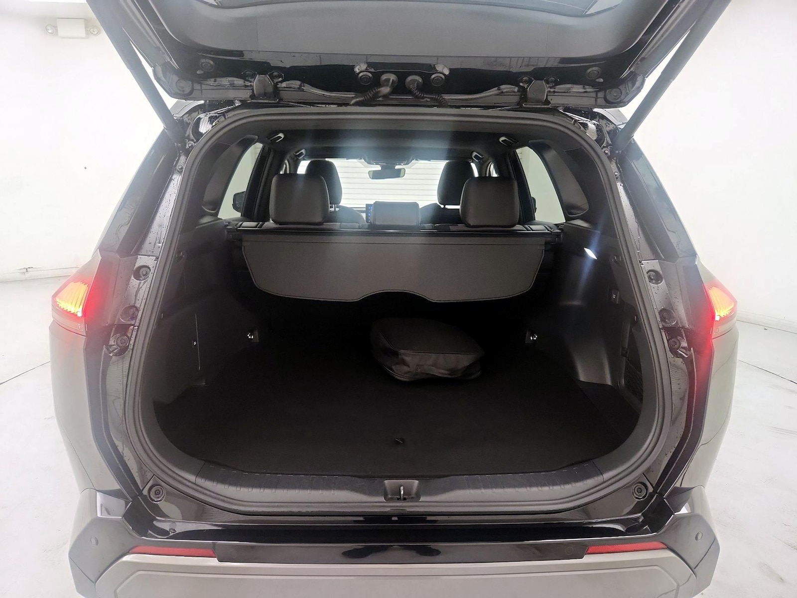 2026 Toyota RAV4 Plug-in Hybrid XSE - Photo 22