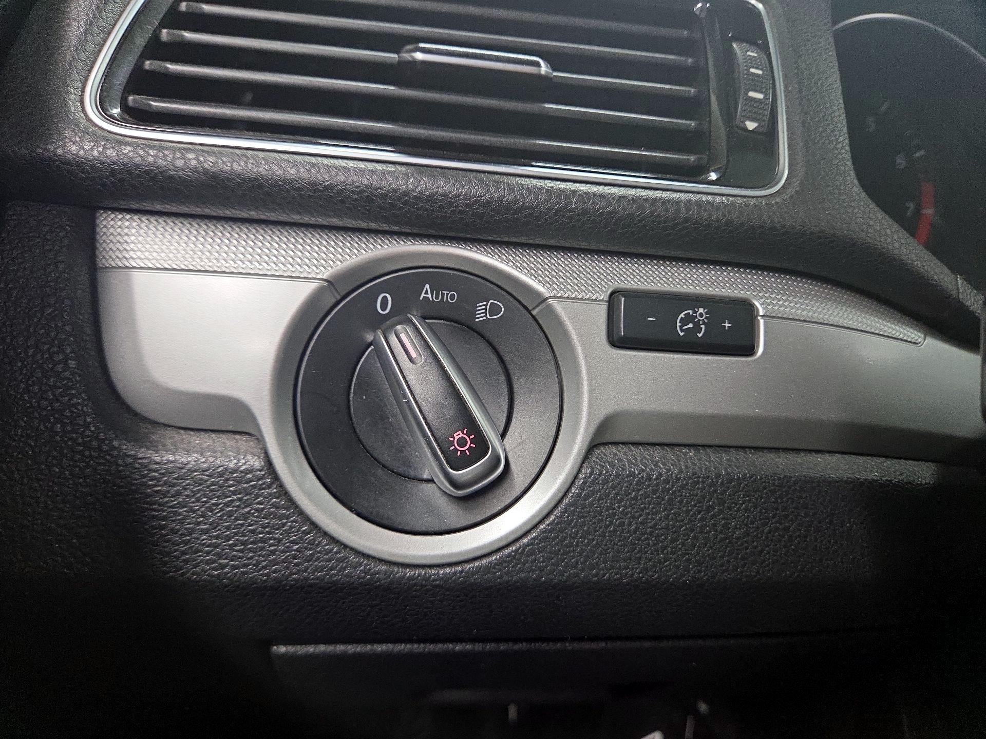 Thumbnail: 2016 Volkswagen Passat - 11