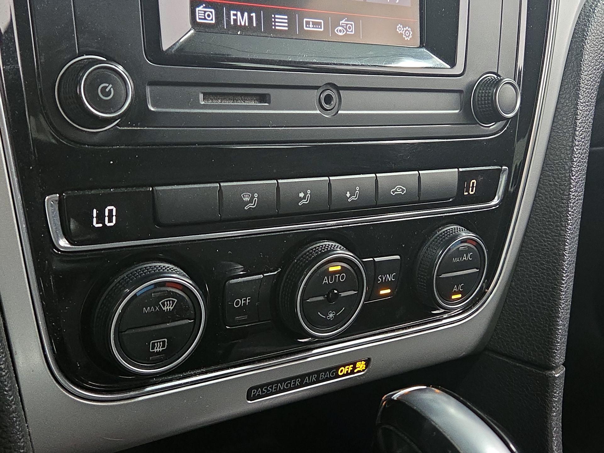 Thumbnail: 2016 Volkswagen Passat - 14