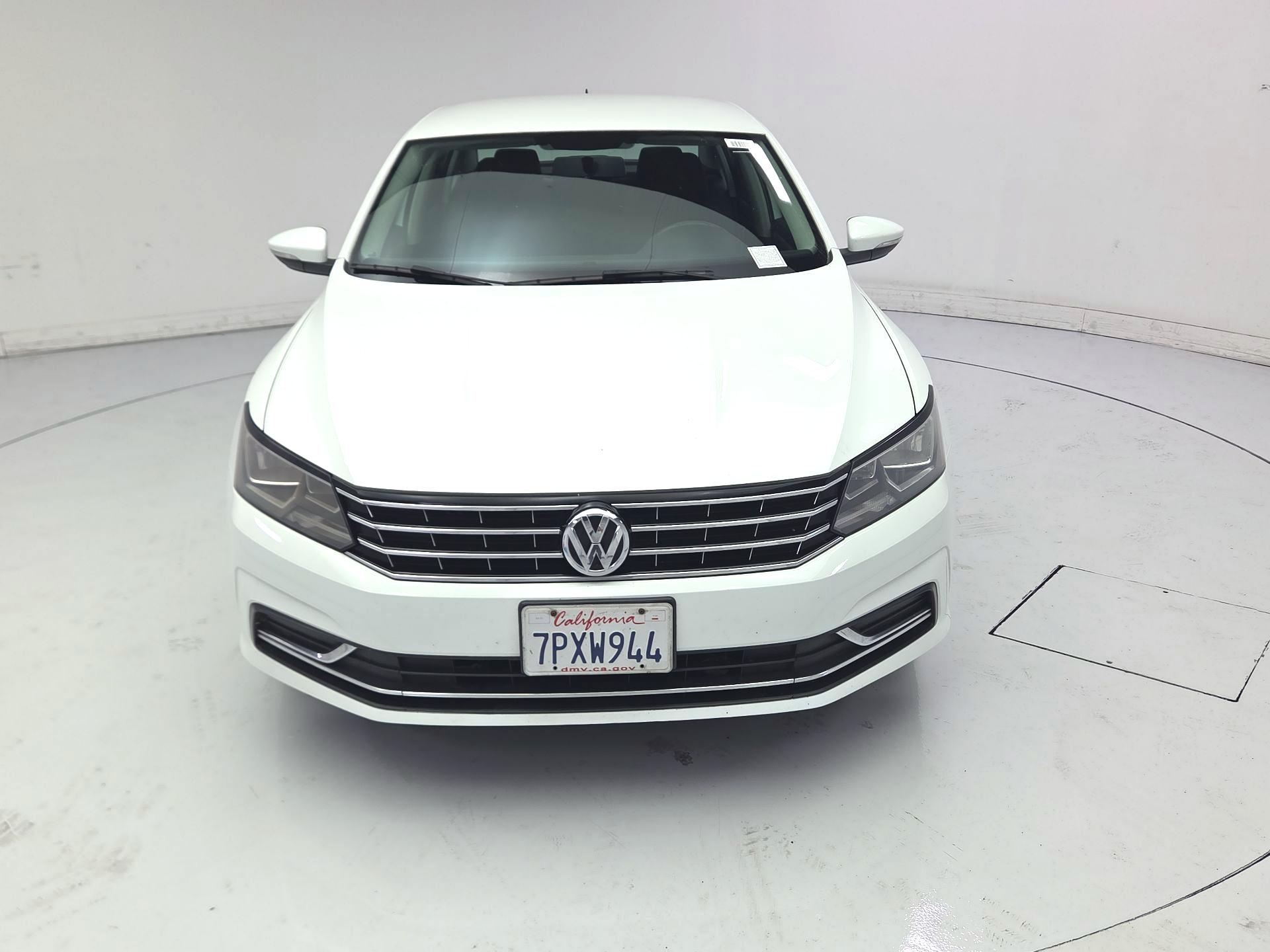 Thumbnail: 2016 Volkswagen Passat - 2
