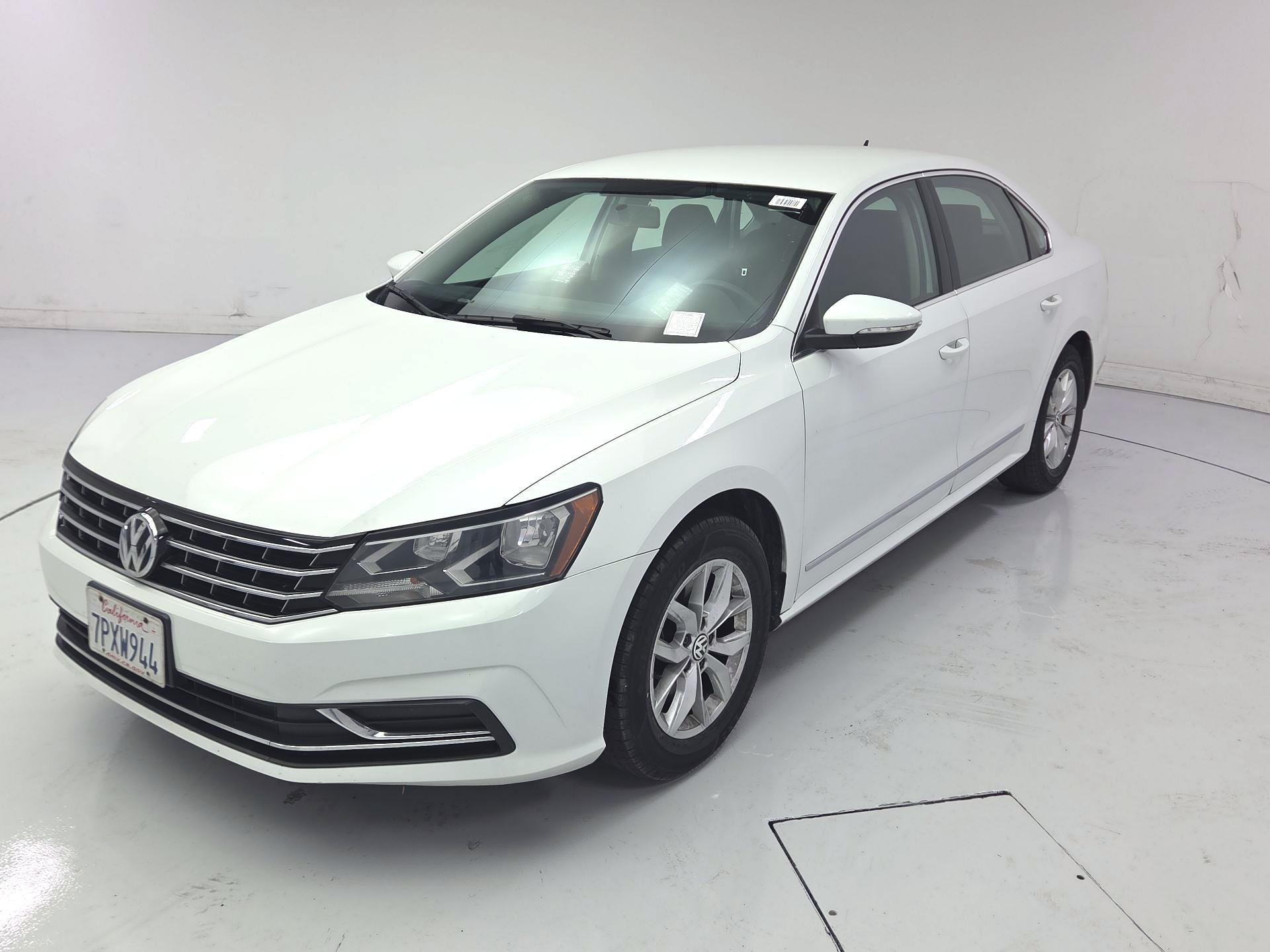 Thumbnail: 2016 Volkswagen Passat - 3