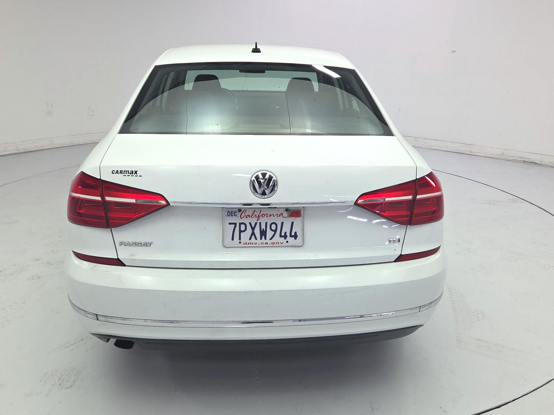 Thumbnail: 2016 Volkswagen Passat - 6