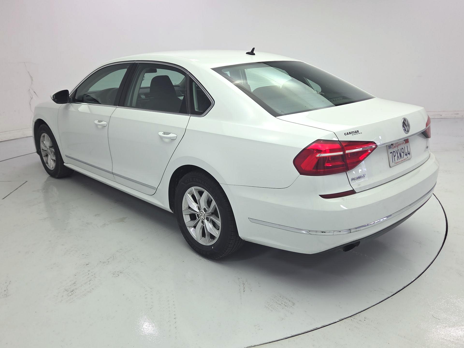 Thumbnail: 2016 Volkswagen Passat - 7