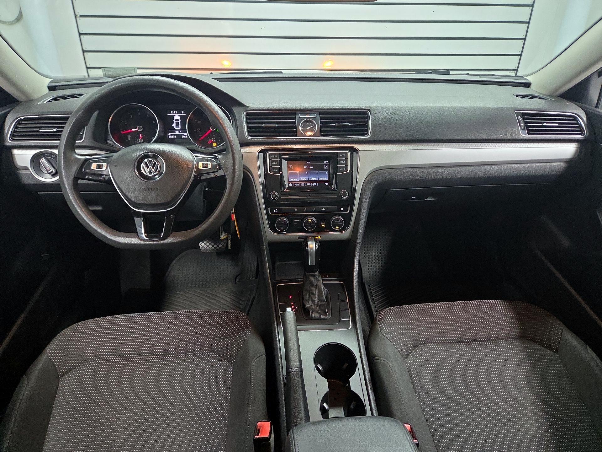 Thumbnail: 2016 Volkswagen Passat - 8