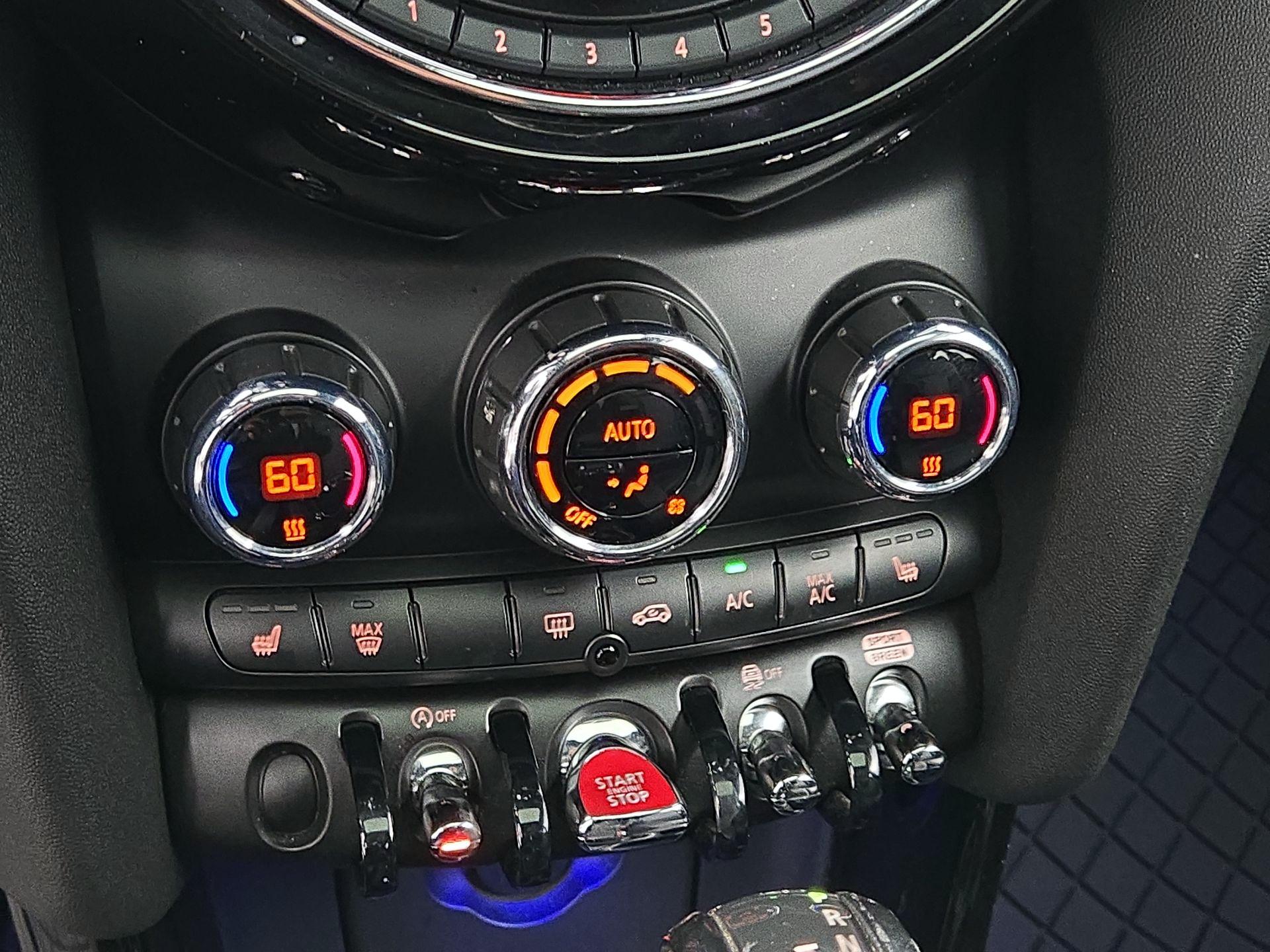 Thumbnail: 2019 MINI Cooper Hardtop - 16