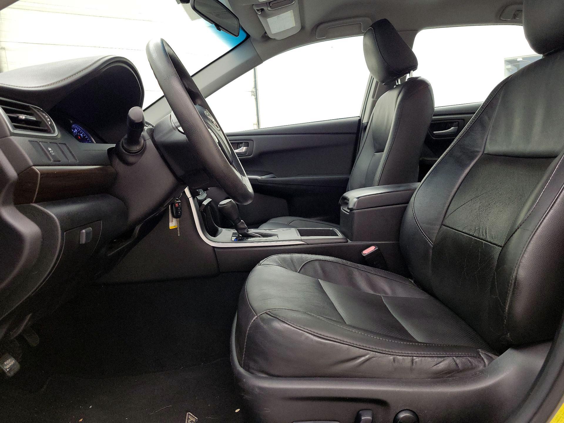 Thumbnail: 2016 Toyota Camry - 11