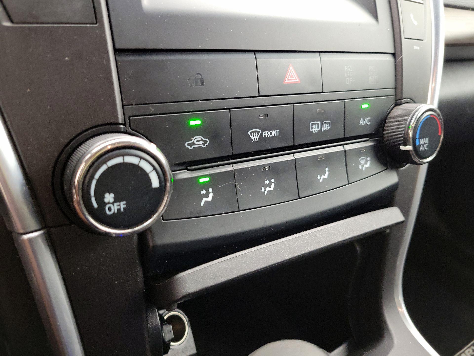 Thumbnail: 2016 Toyota Camry - 16
