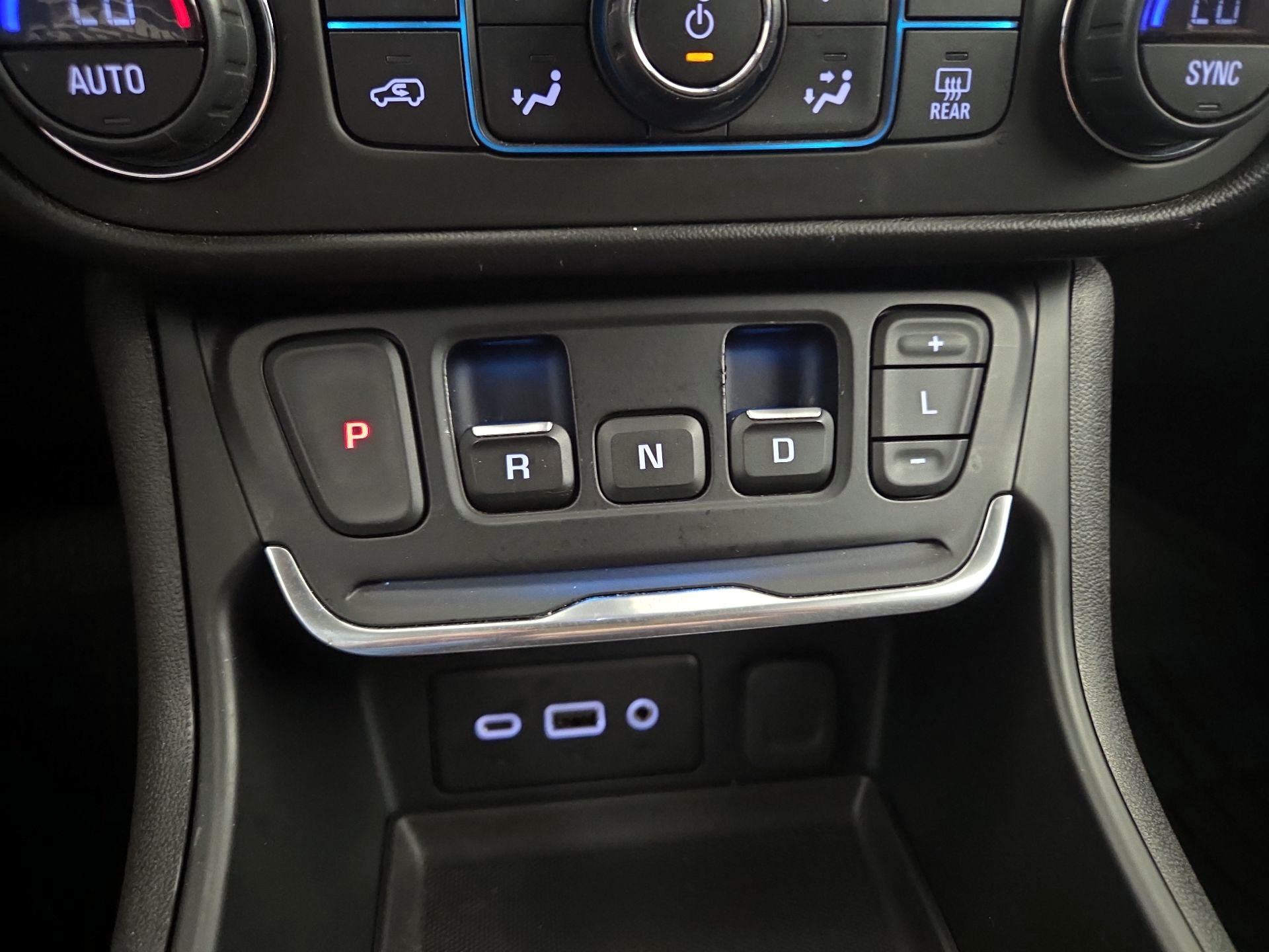 Thumbnail: 2021 GMC Terrain - 17