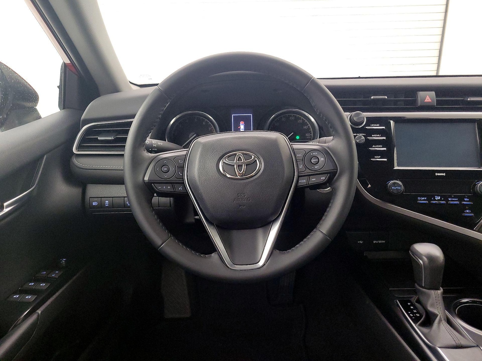 2020 Toyota Camry SE - Photo 11