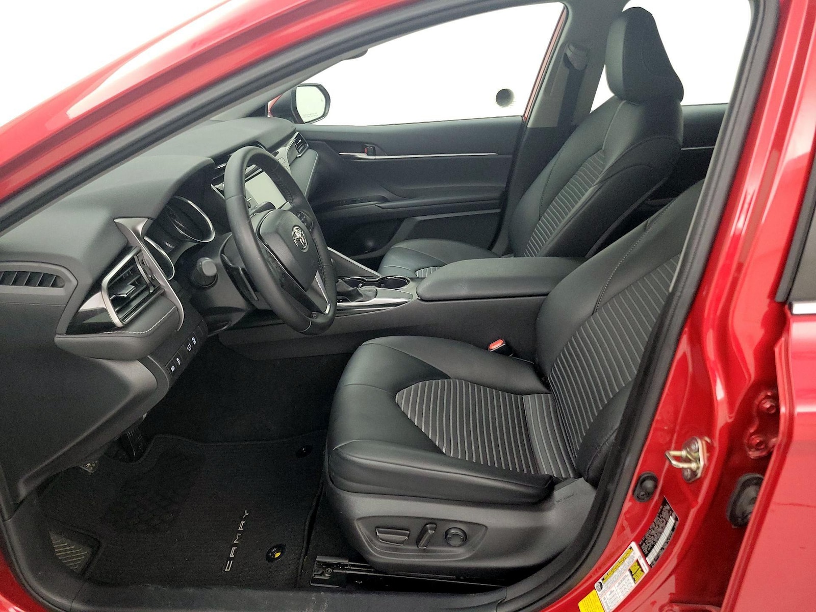 2020 Toyota Camry SE - Photo 12