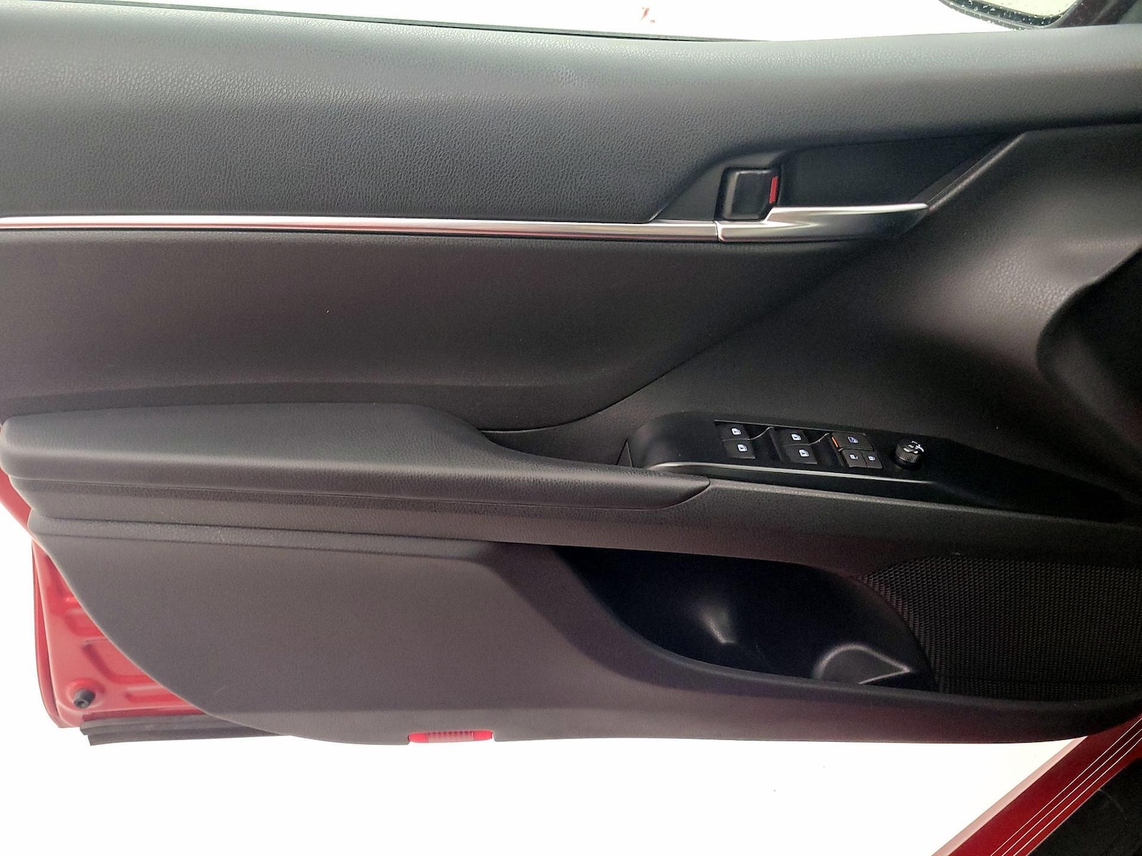 2020 Toyota Camry SE - Photo 13