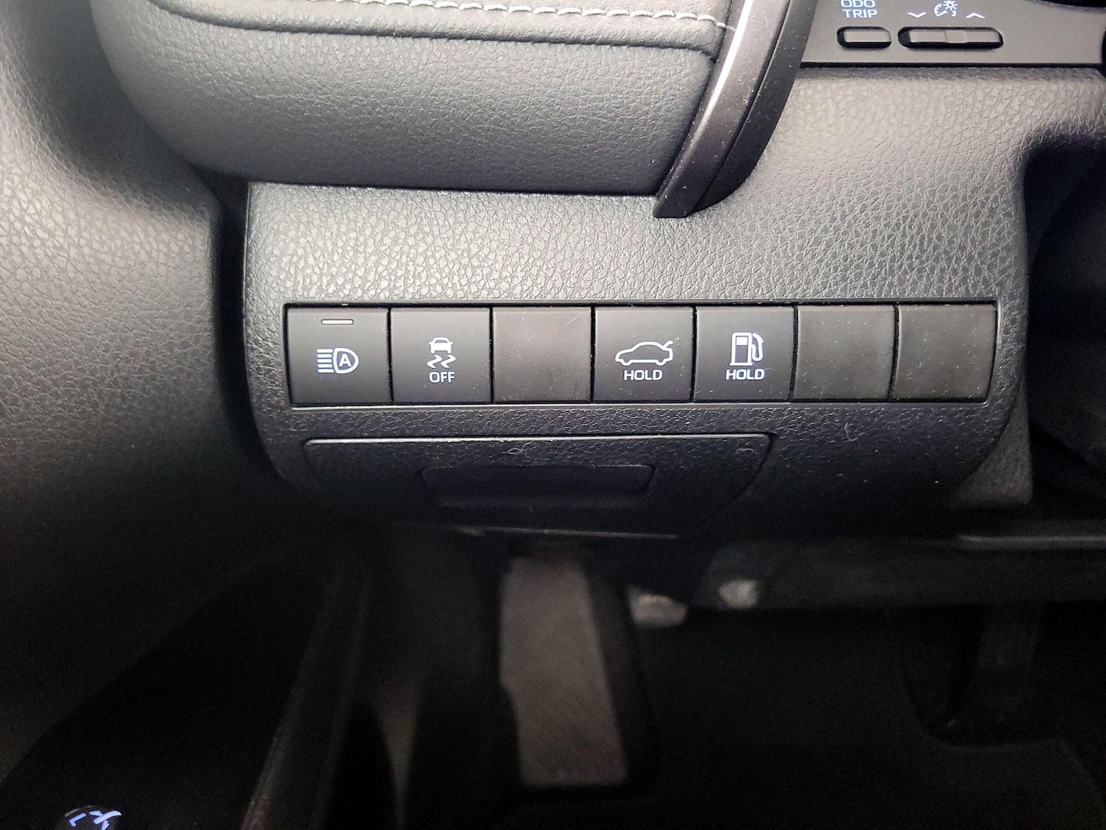 2020 Toyota Camry SE - Photo 14