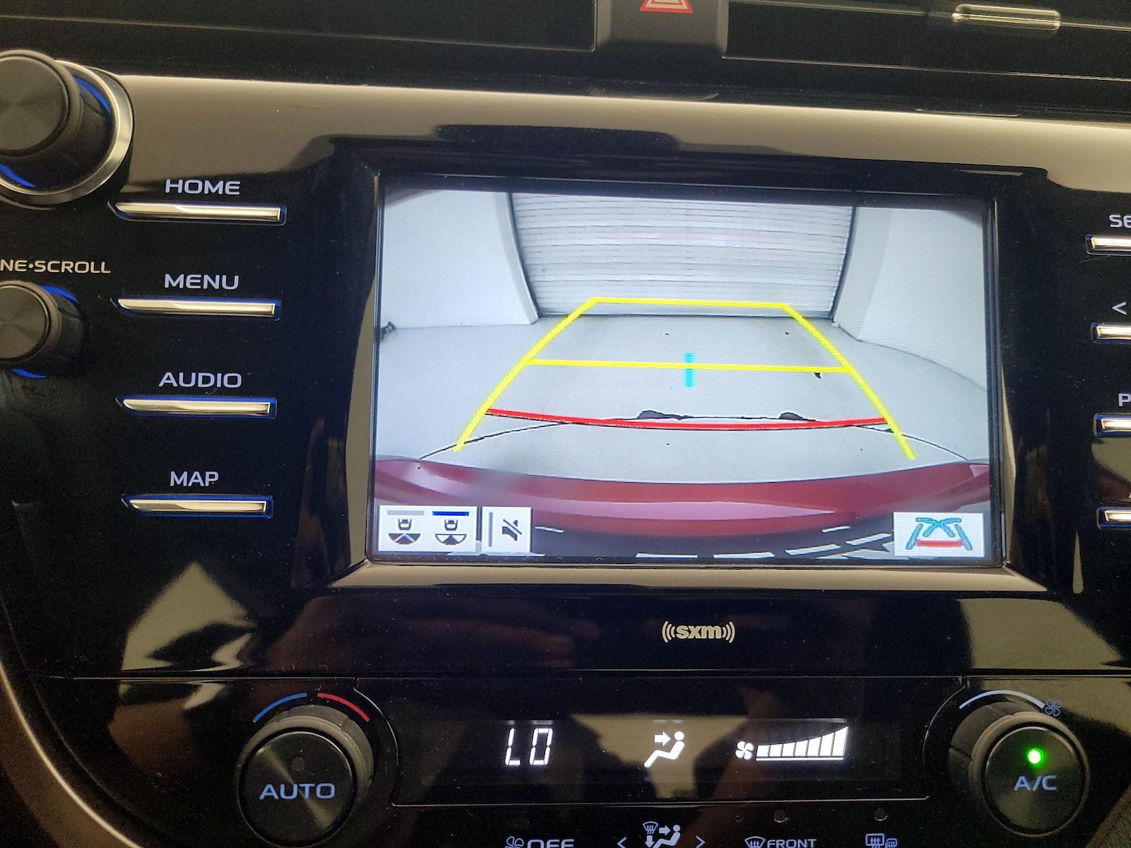 2020 Toyota Camry SE - Photo 15