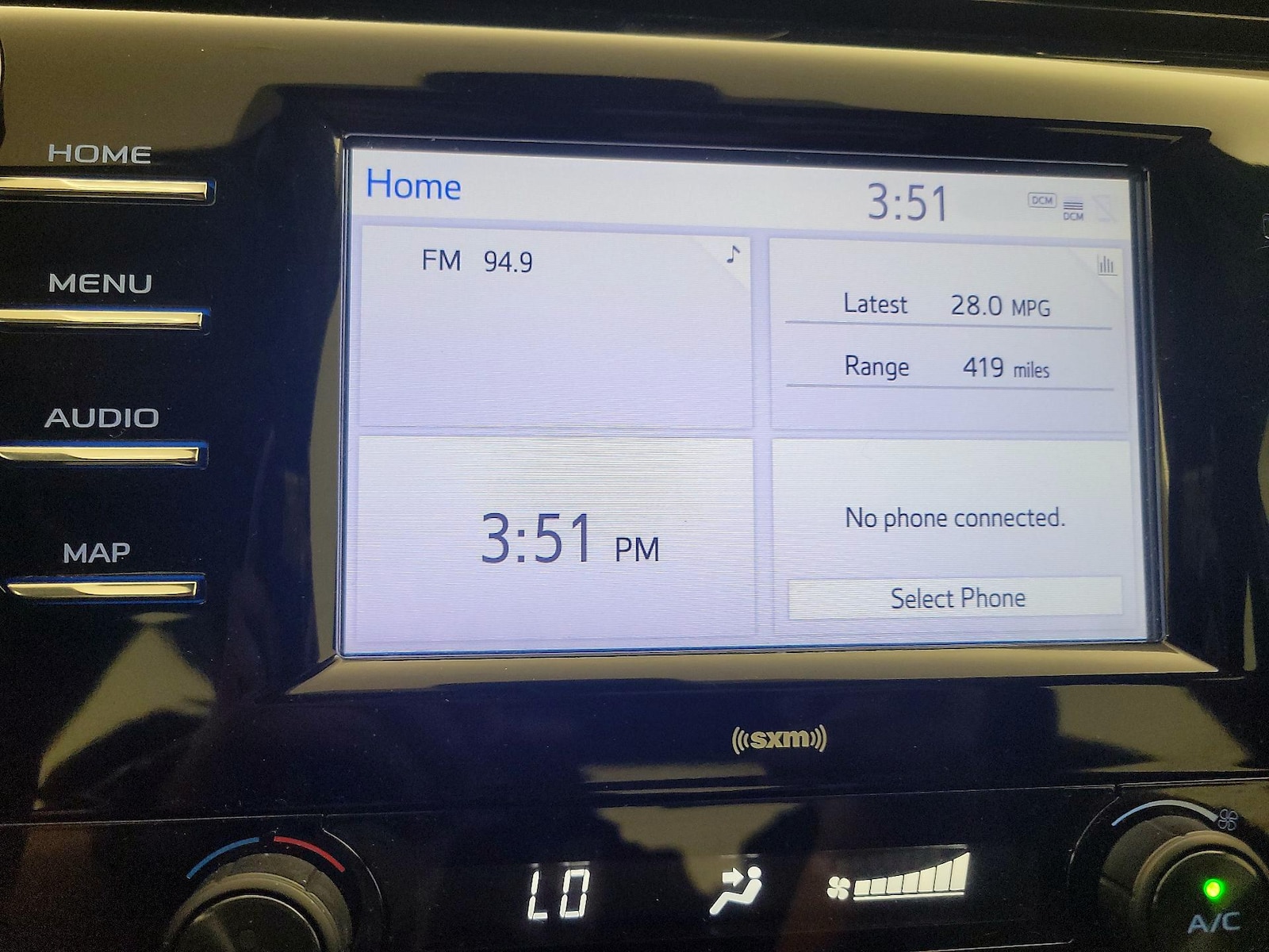 2020 Toyota Camry SE - Photo 16