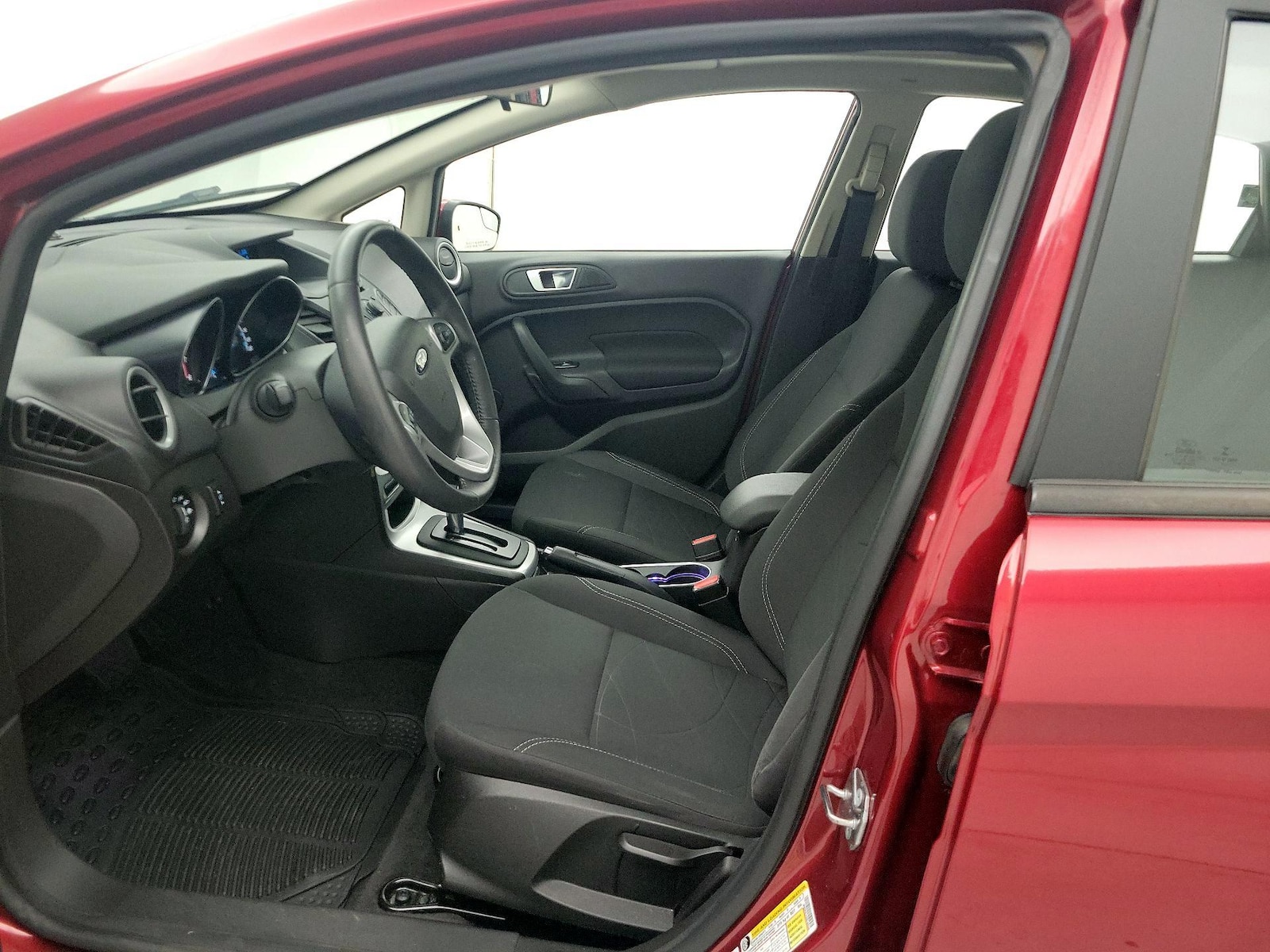 2015 Ford Fiesta SE - Photo 12