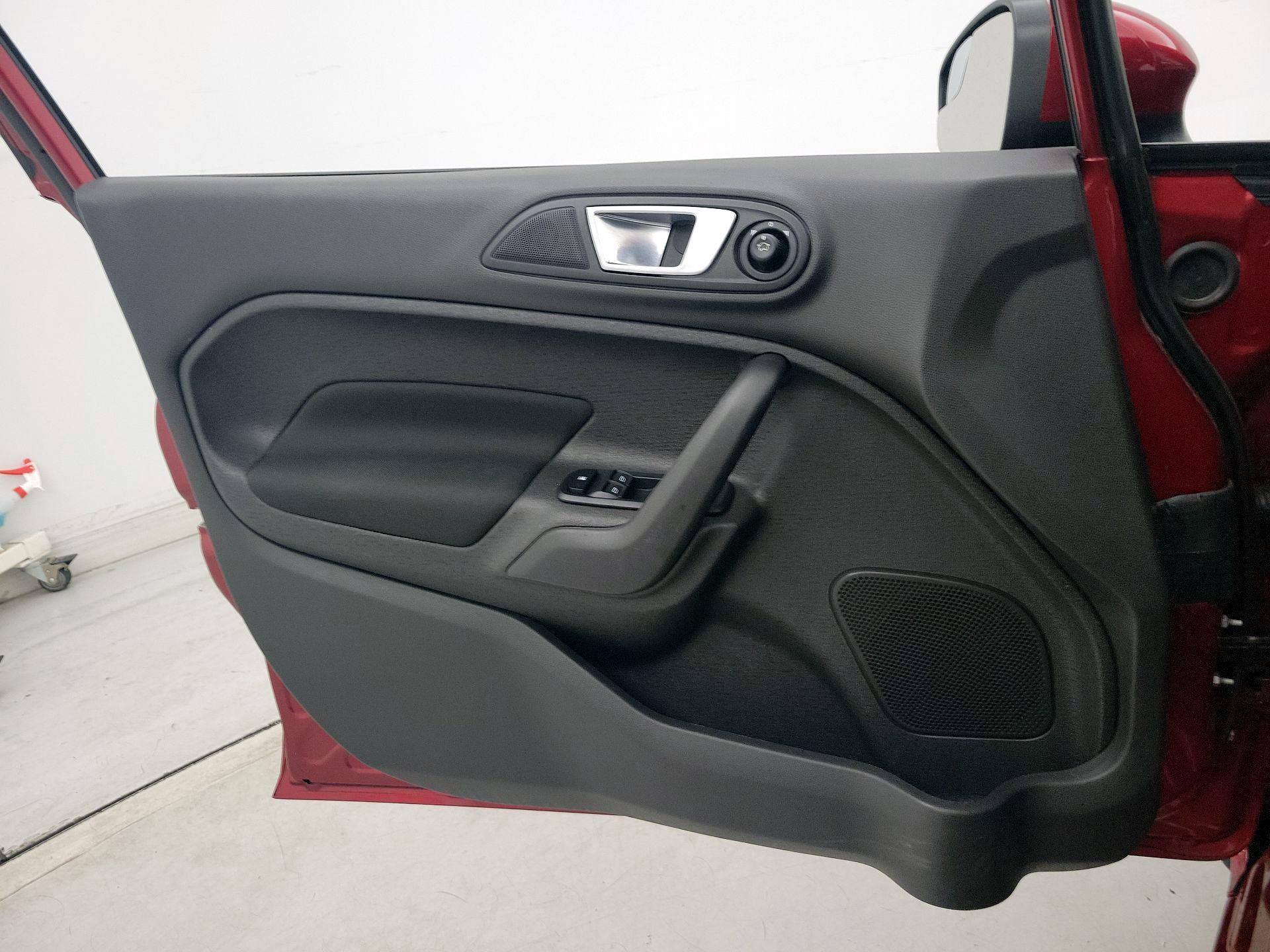 Thumbnail: 2015 Ford Fiesta - 12
