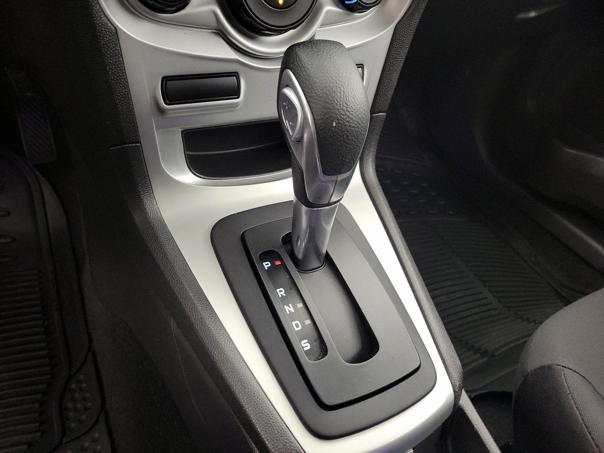 Thumbnail: 2015 Ford Fiesta - 16