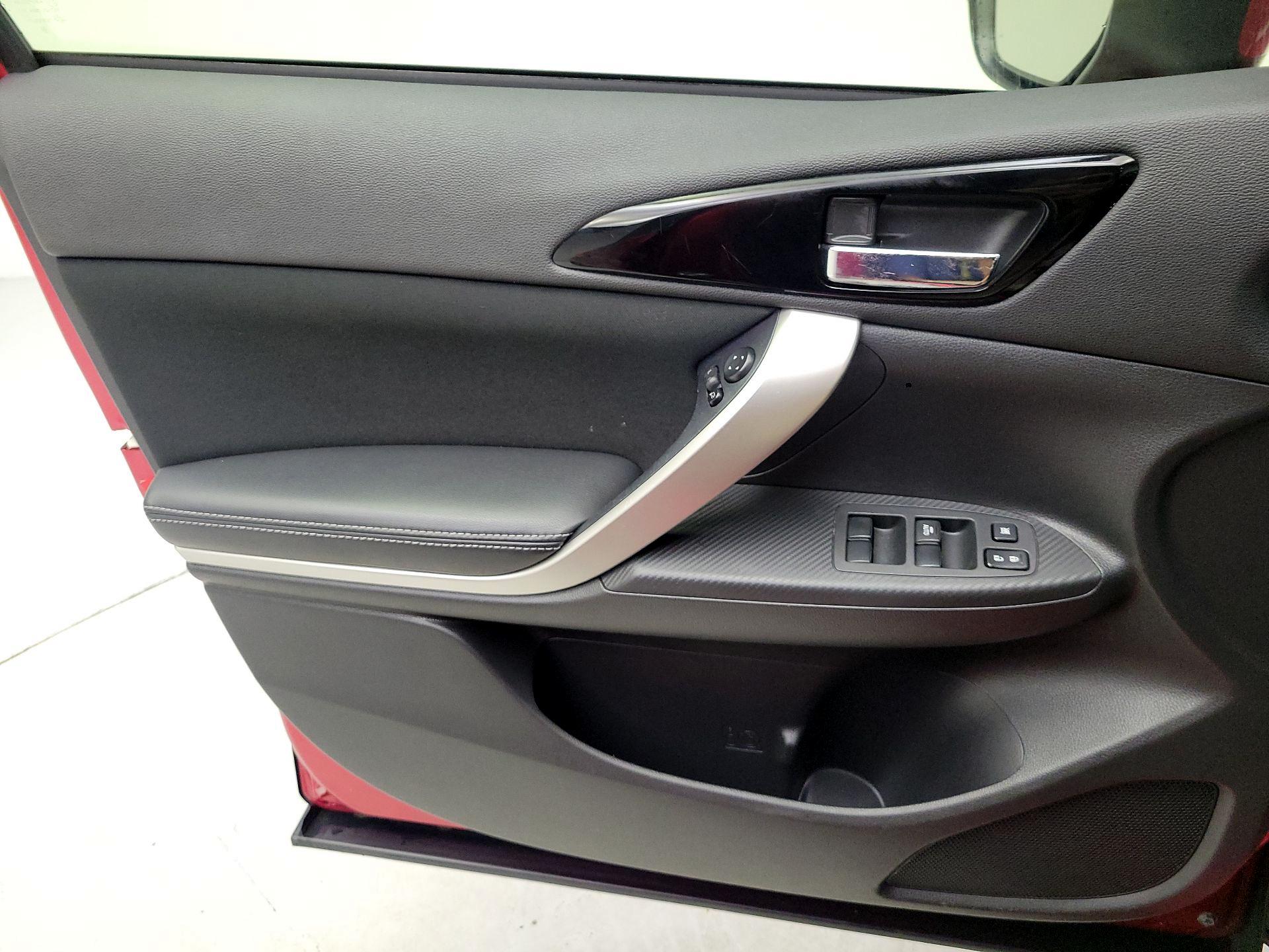 Thumbnail: 2018 Mitsubishi Eclipse Cross - 12