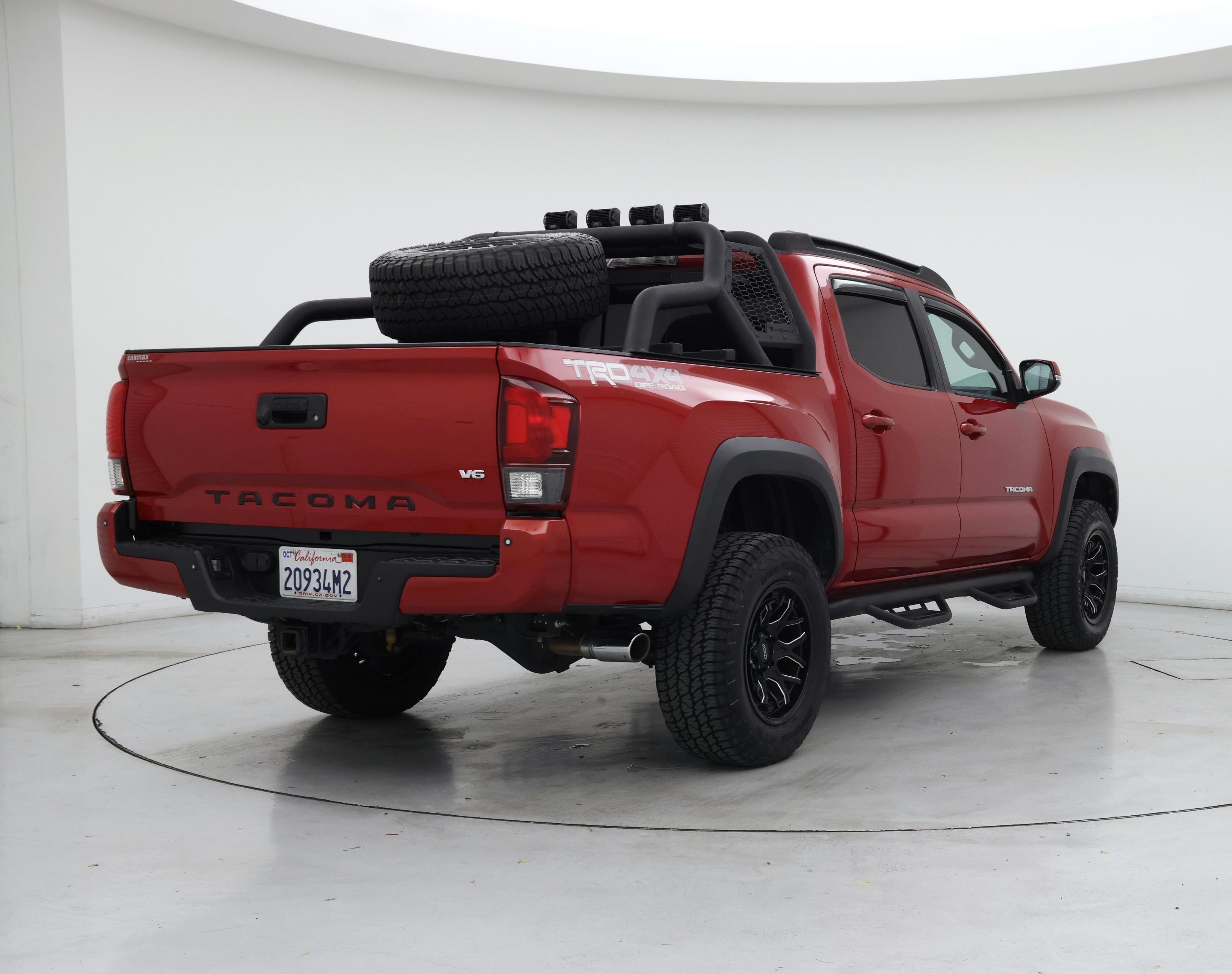 Thumbnail: 2018 Toyota Tacoma - 8