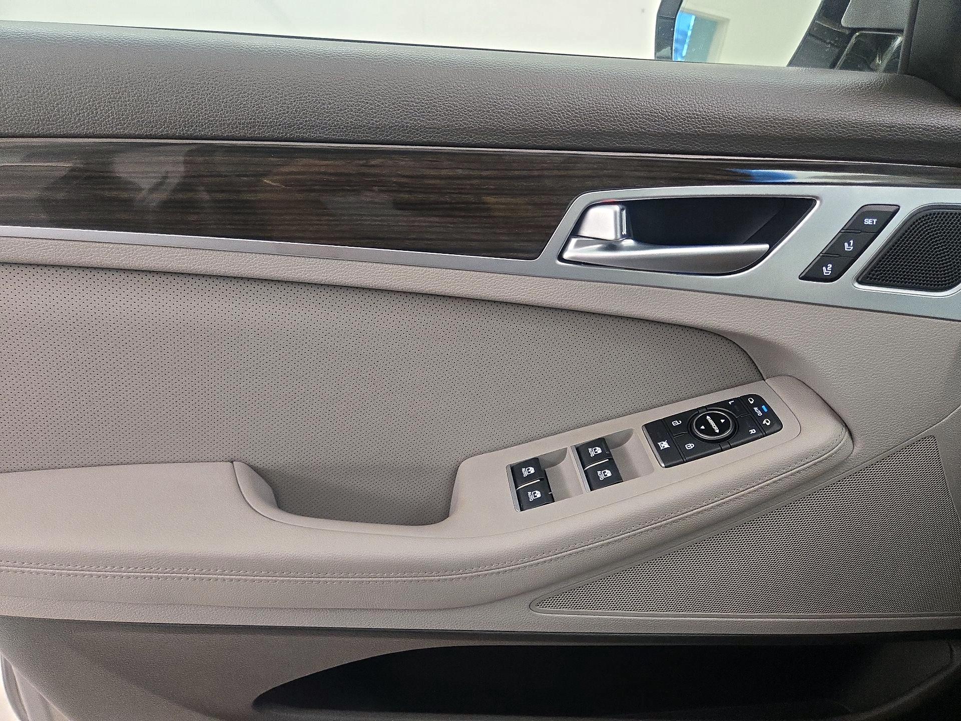 Thumbnail: 2020 Genesis G80 - 12