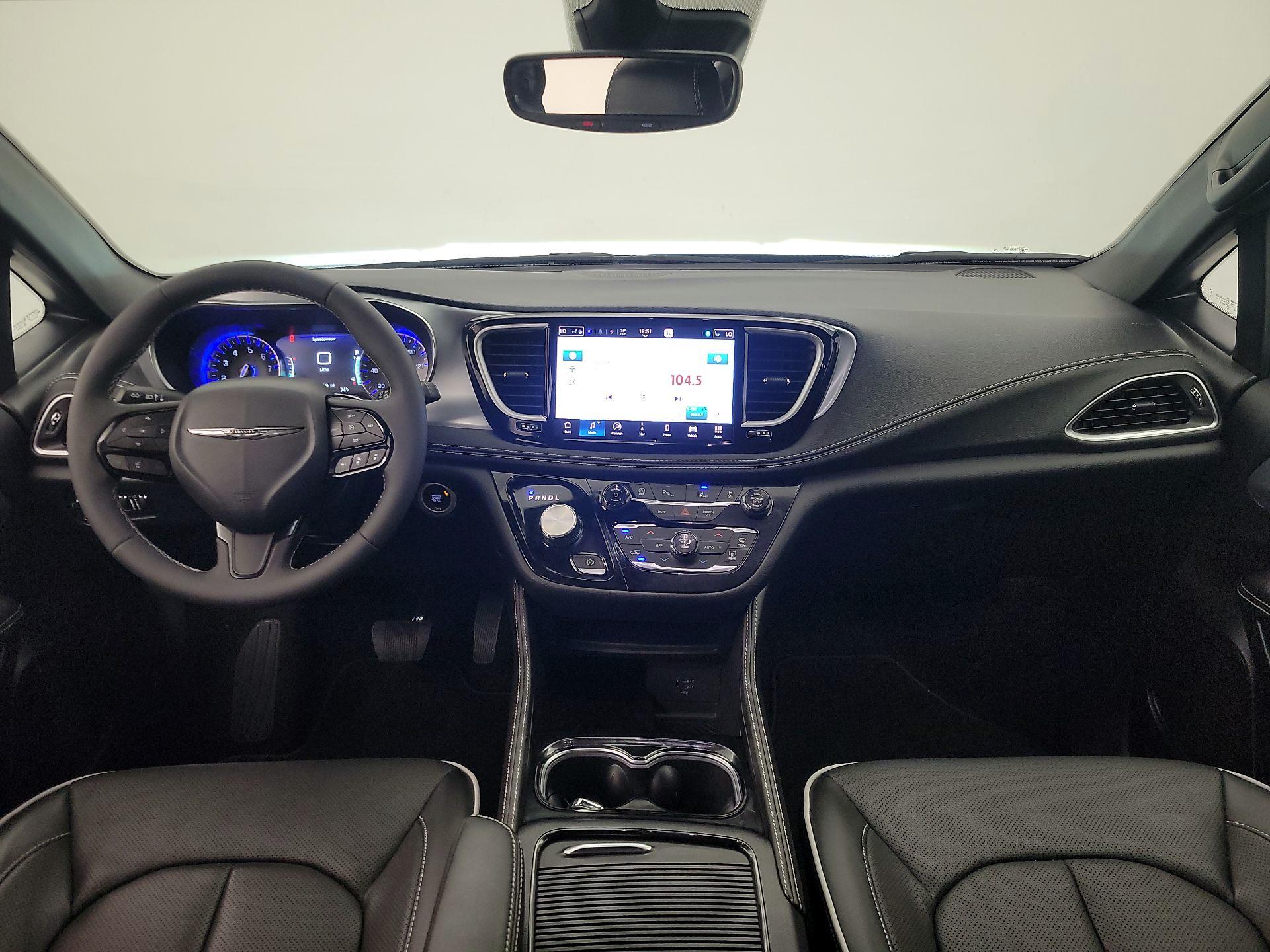Thumbnail: 2026 Chrysler Pacifica - 9