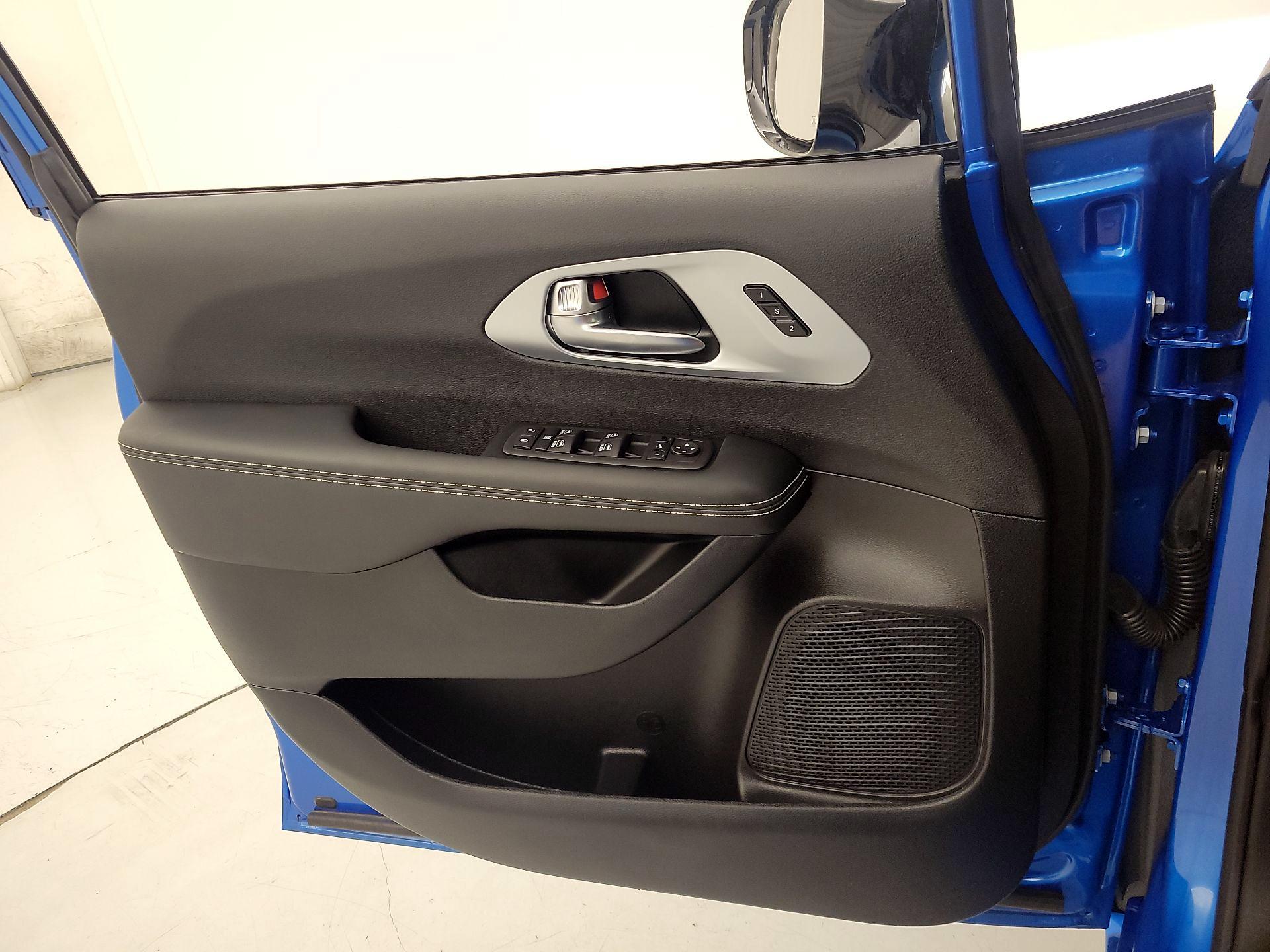 Thumbnail: 2026 Chrysler Pacifica - 12