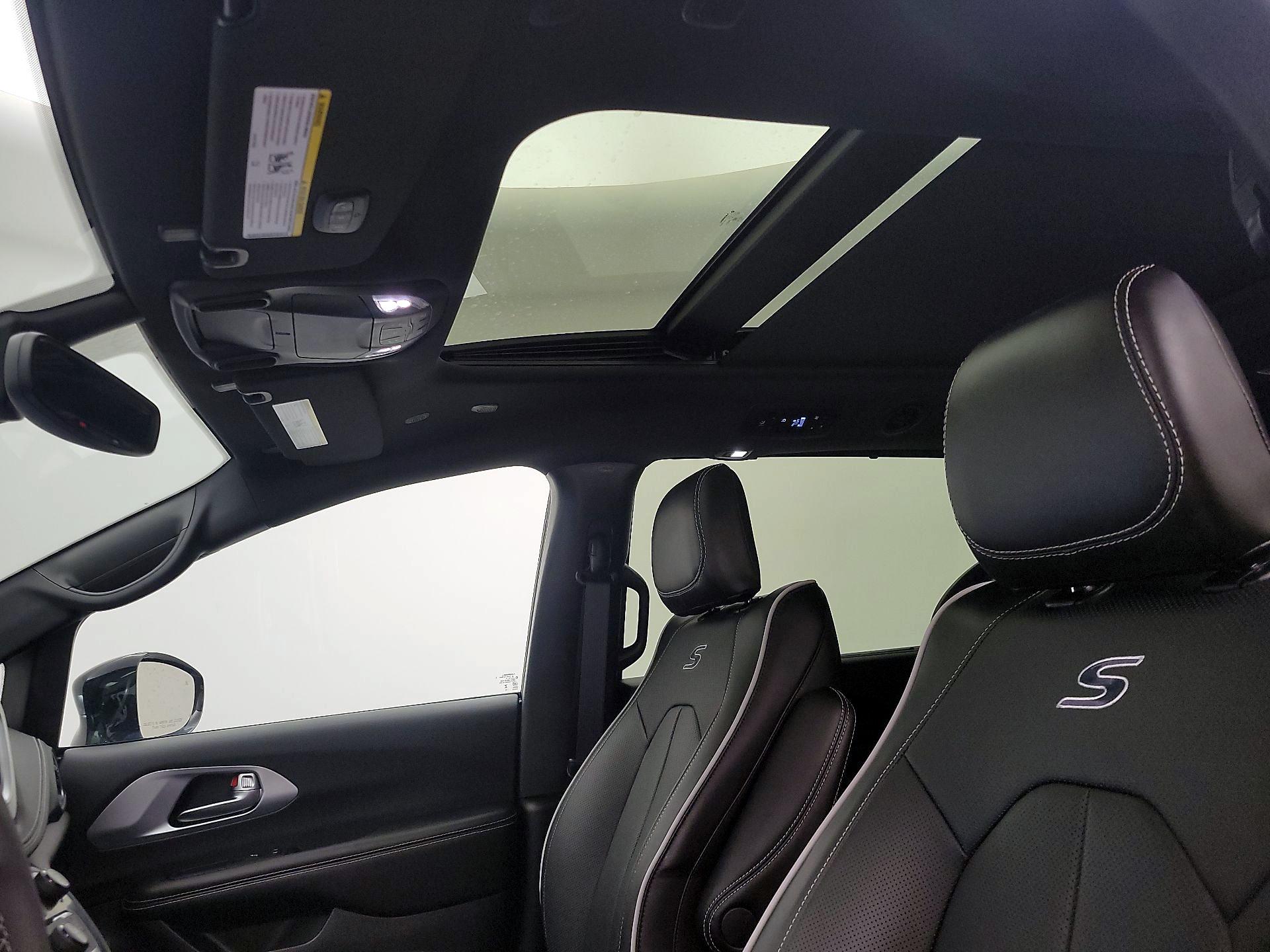 Thumbnail: 2026 Chrysler Pacifica - 20