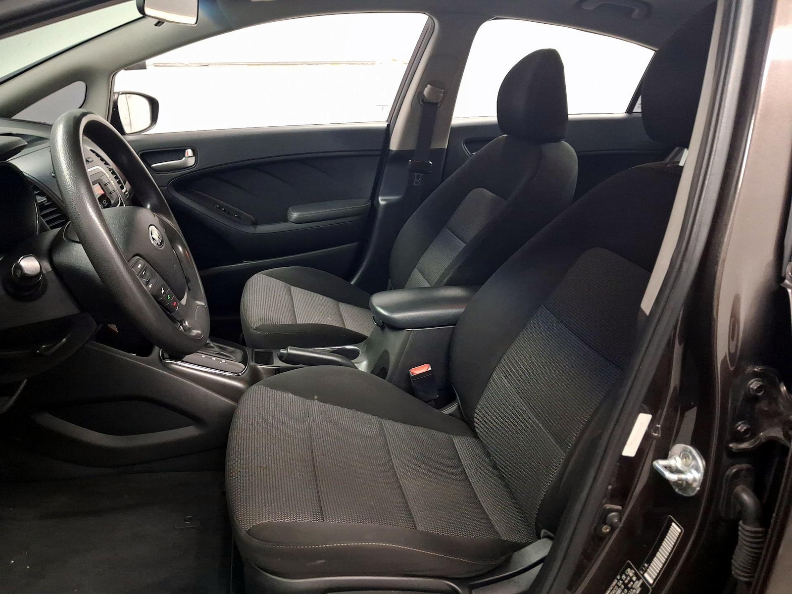 2017 Kia Forte LX - Photo 12