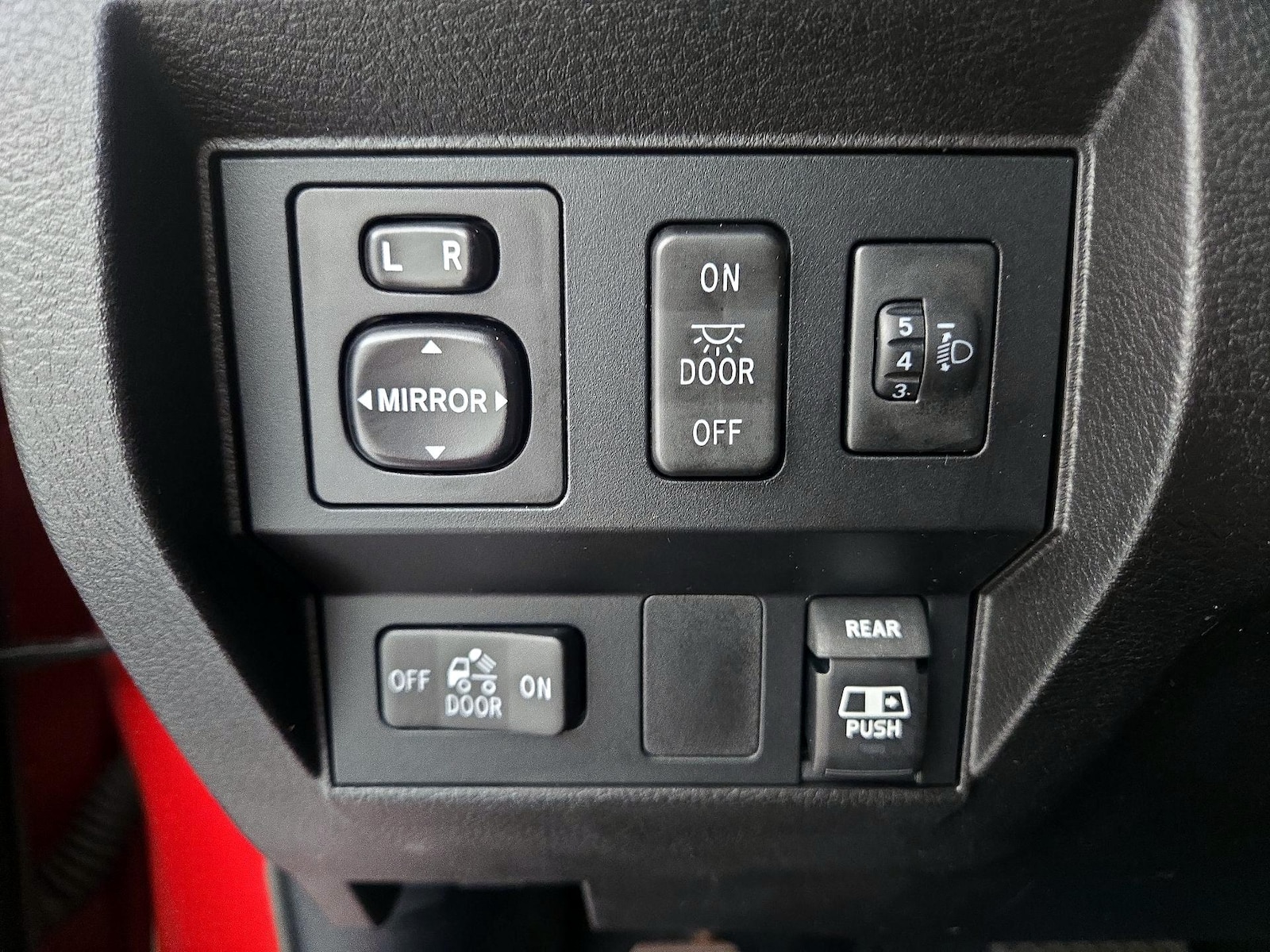 2015 Toyota Tundra Limited - Photo 14
