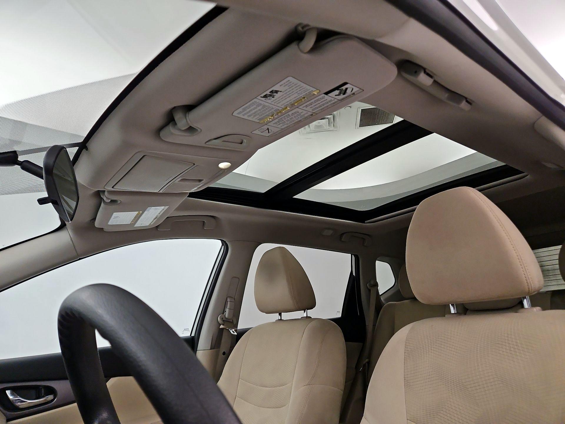 Thumbnail: 2016 Nissan Rogue - 18