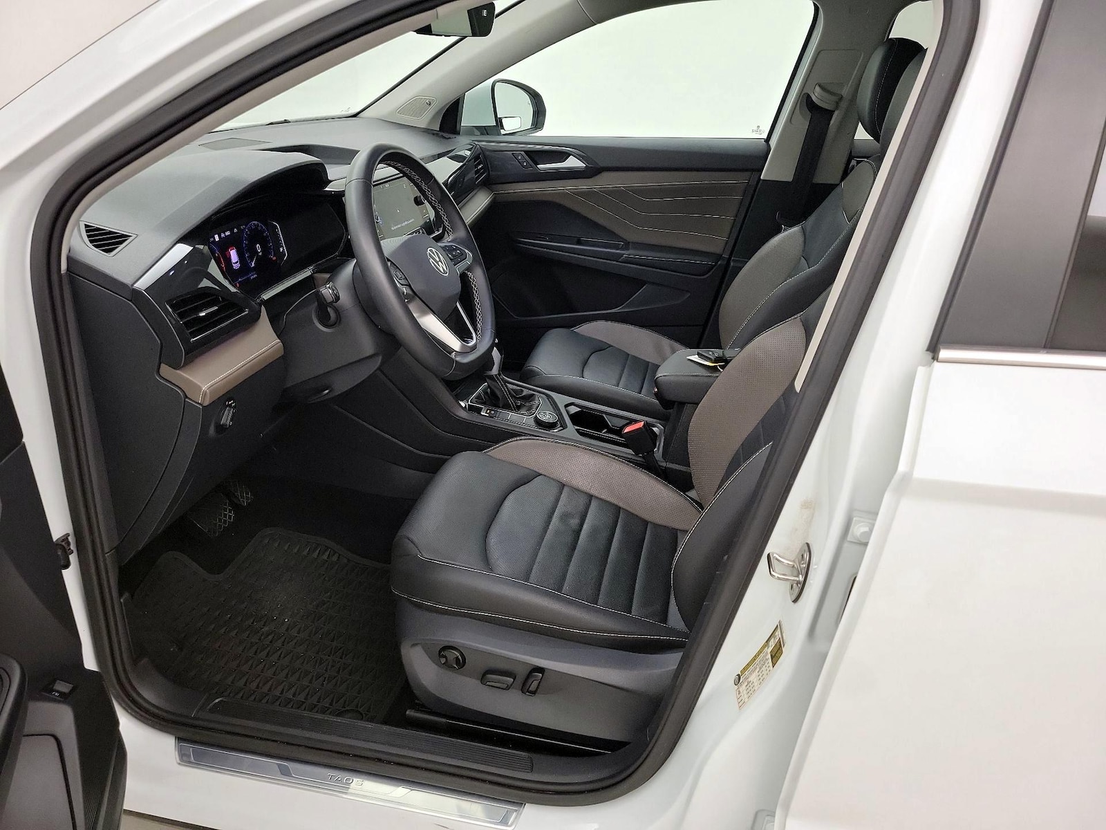 2024 Volkswagen Taos SEL - Photo 12