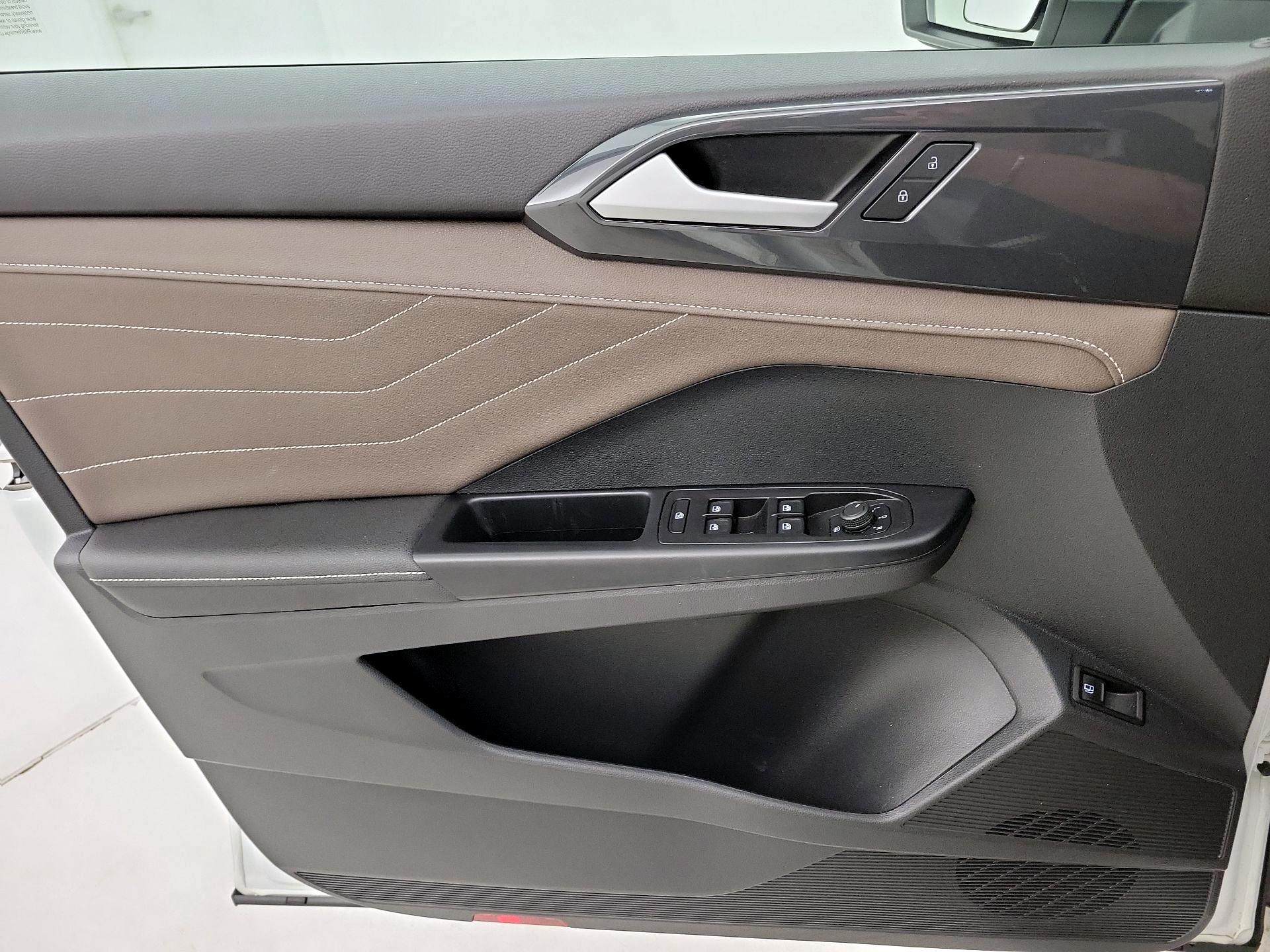 Thumbnail: 2024 Volkswagen Taos - 12