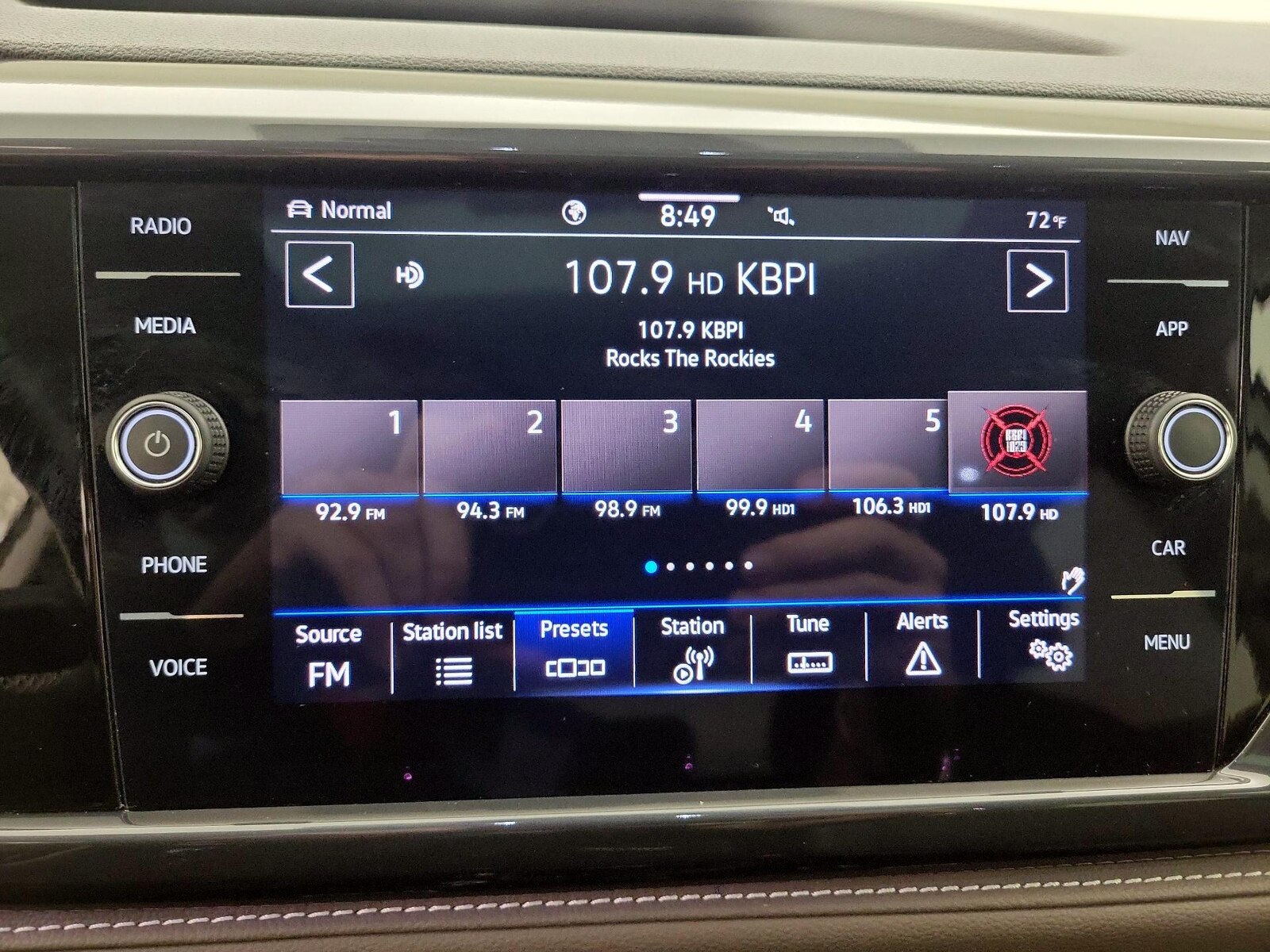 2024 Volkswagen Taos SEL - Photo 17