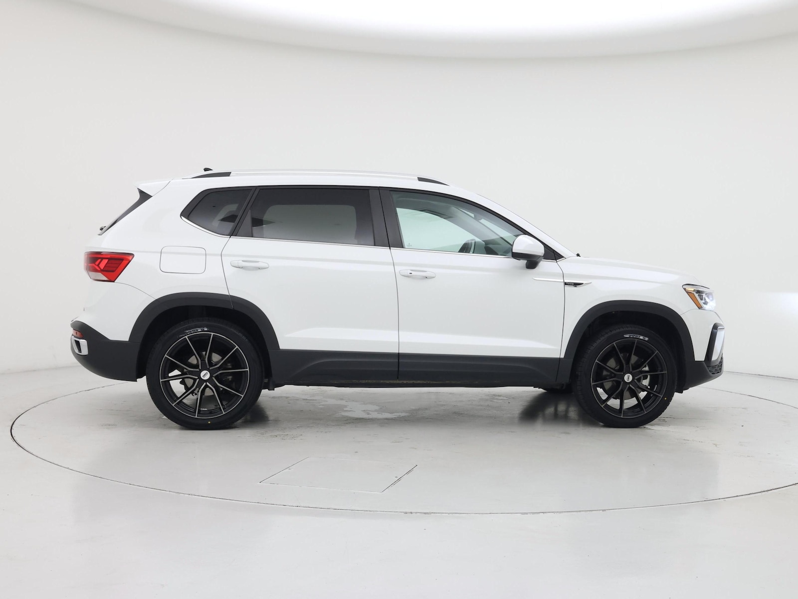 2024 Volkswagen Taos SEL - Photo 8