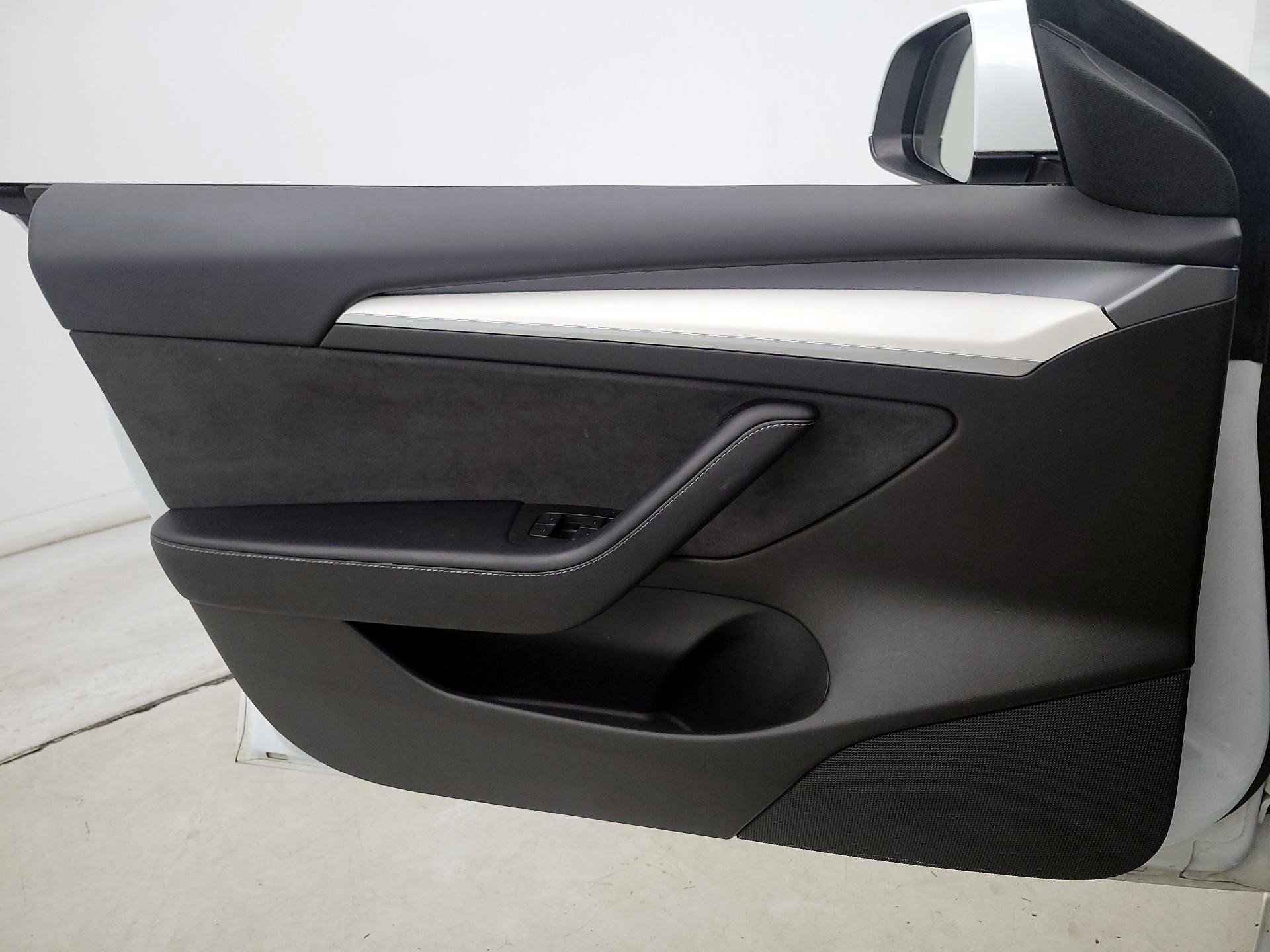 Thumbnail: 2022 Tesla Model 3 - 12