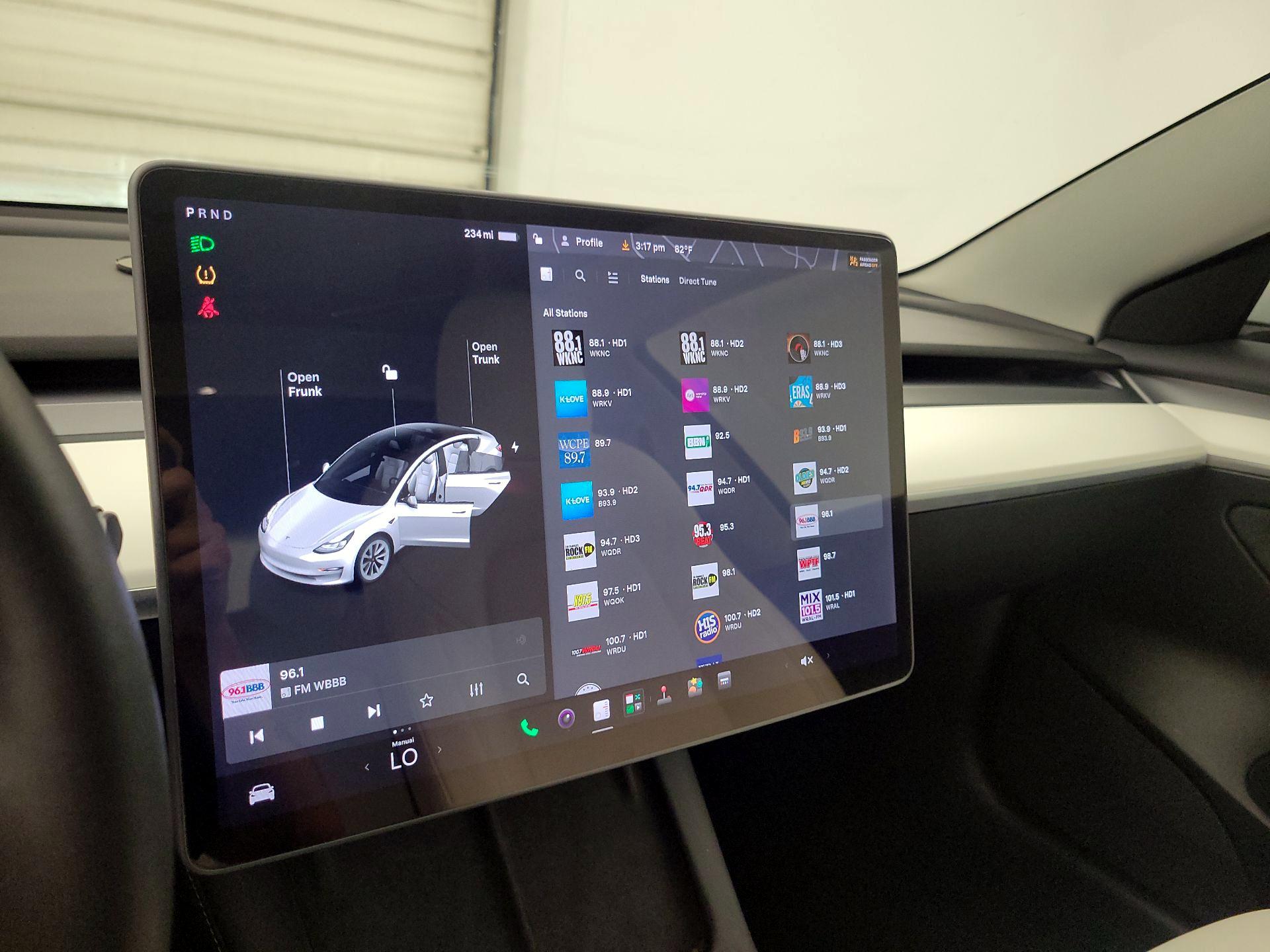 Thumbnail: 2022 Tesla Model 3 - 14