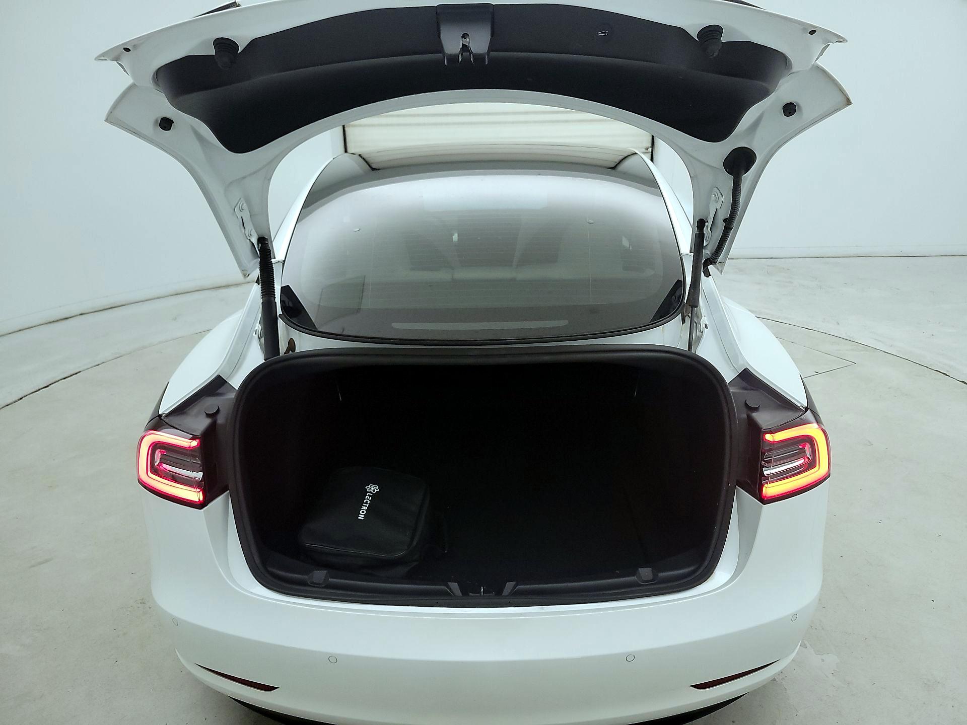 Thumbnail: 2022 Tesla Model 3 - 19