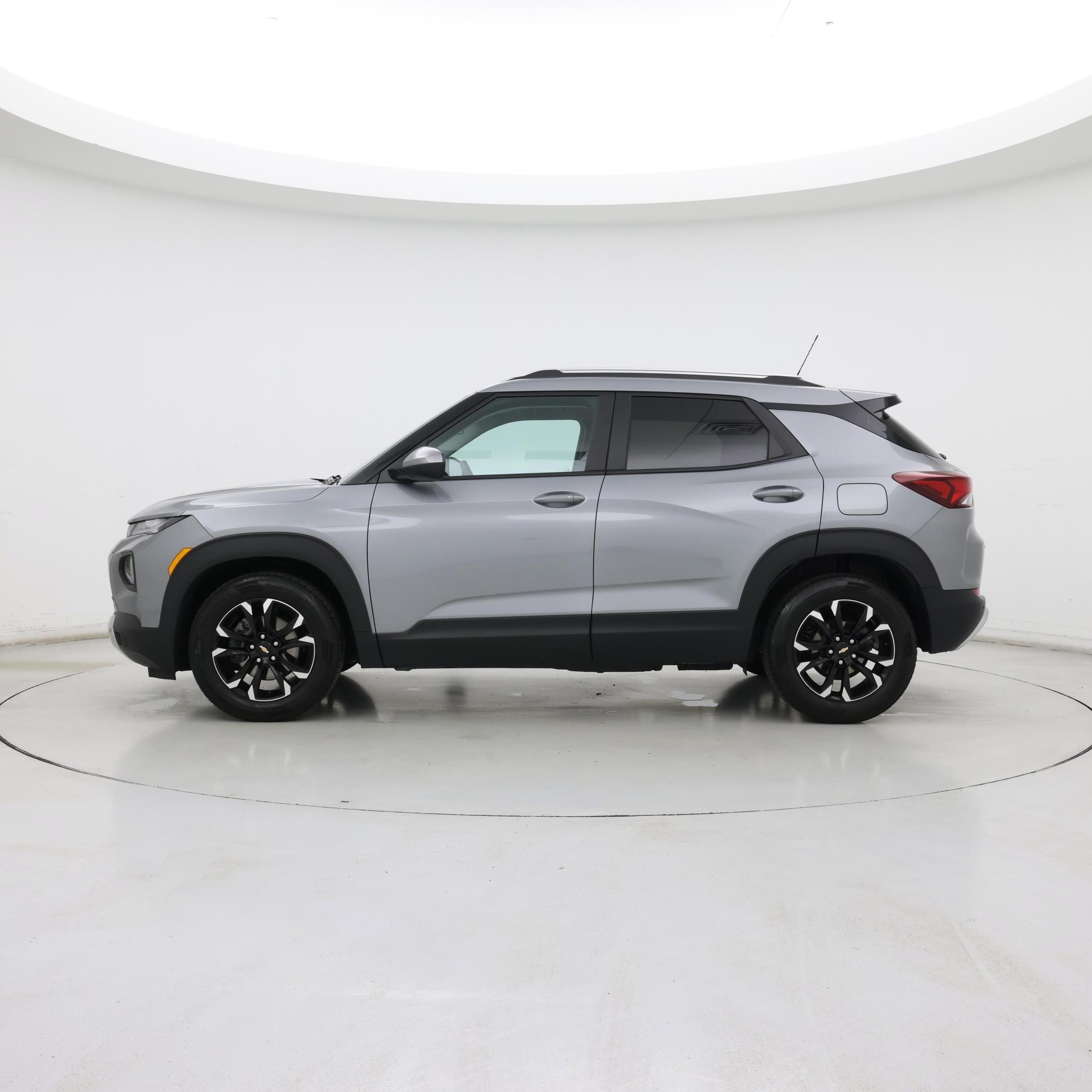 Thumbnail: 2023 Chevrolet TrailBlazer - 3