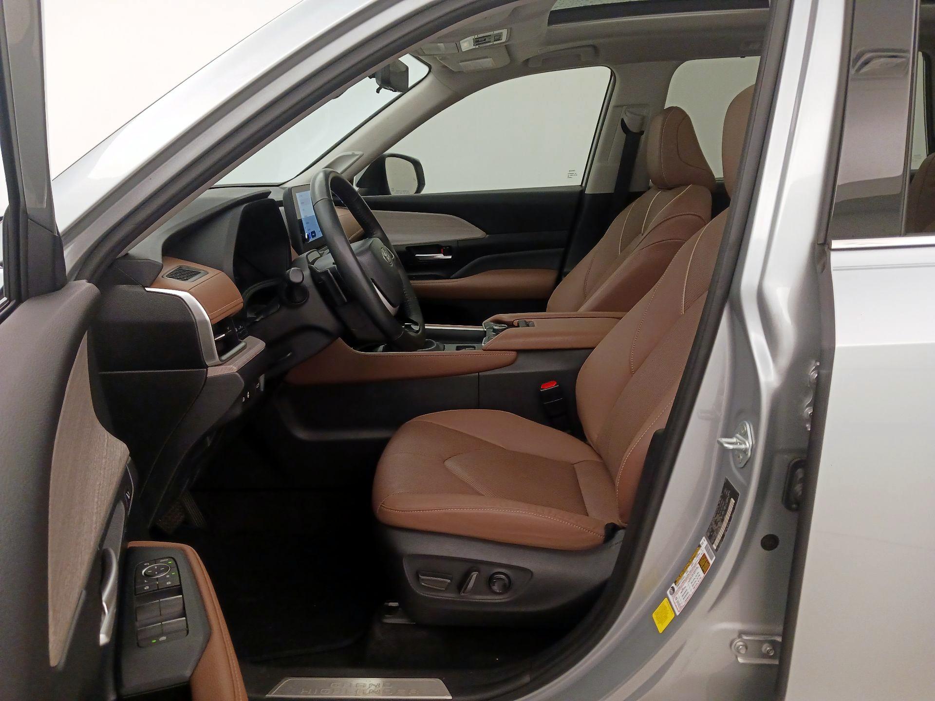 Thumbnail: 2024 Toyota Grand Highlander - 11