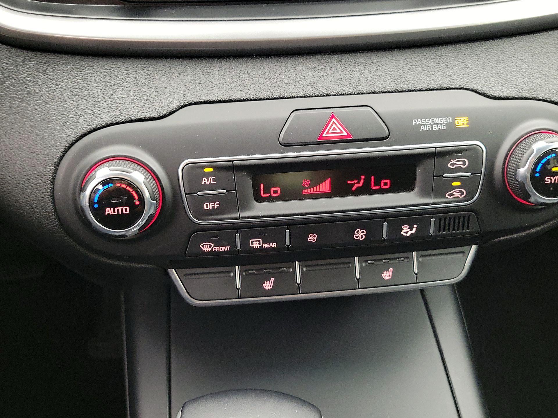 Thumbnail: 2020 Kia Sorento - 16