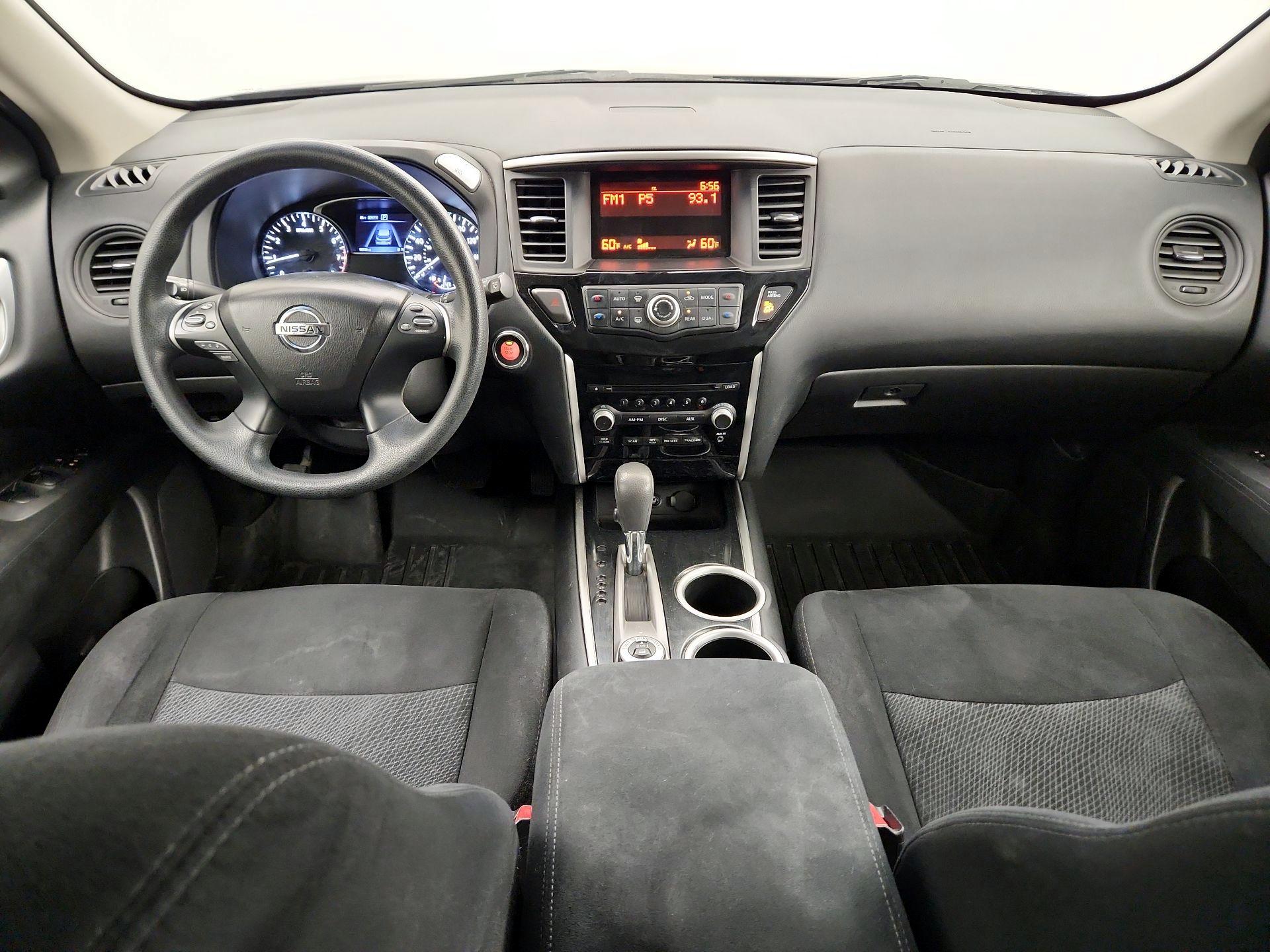 Thumbnail: 2016 Nissan Pathfinder - 9