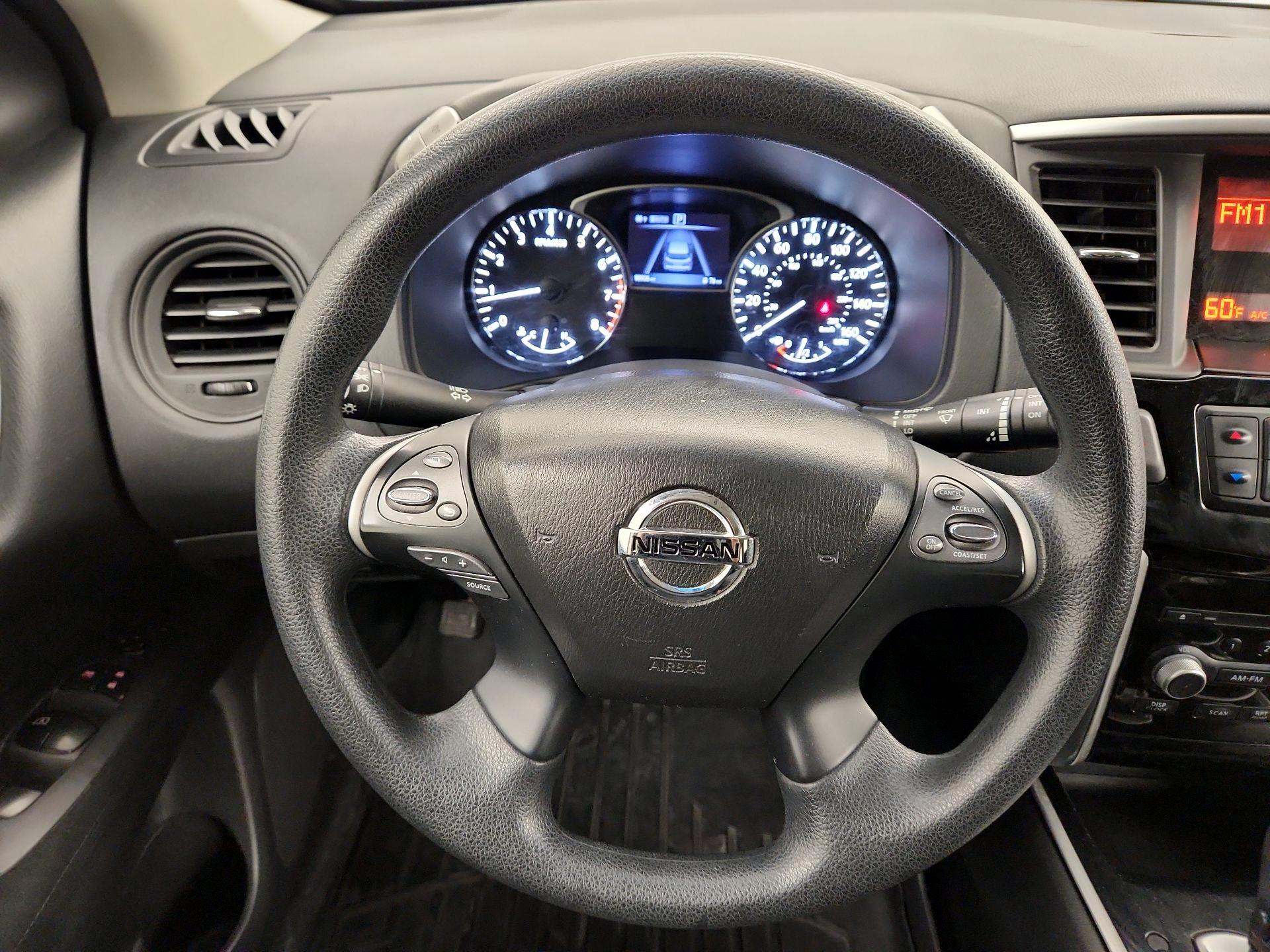 Thumbnail: 2016 Nissan Pathfinder - 10