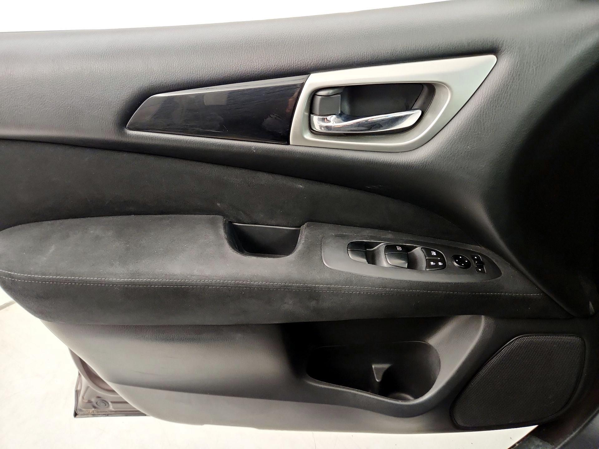 Thumbnail: 2016 Nissan Pathfinder - 12